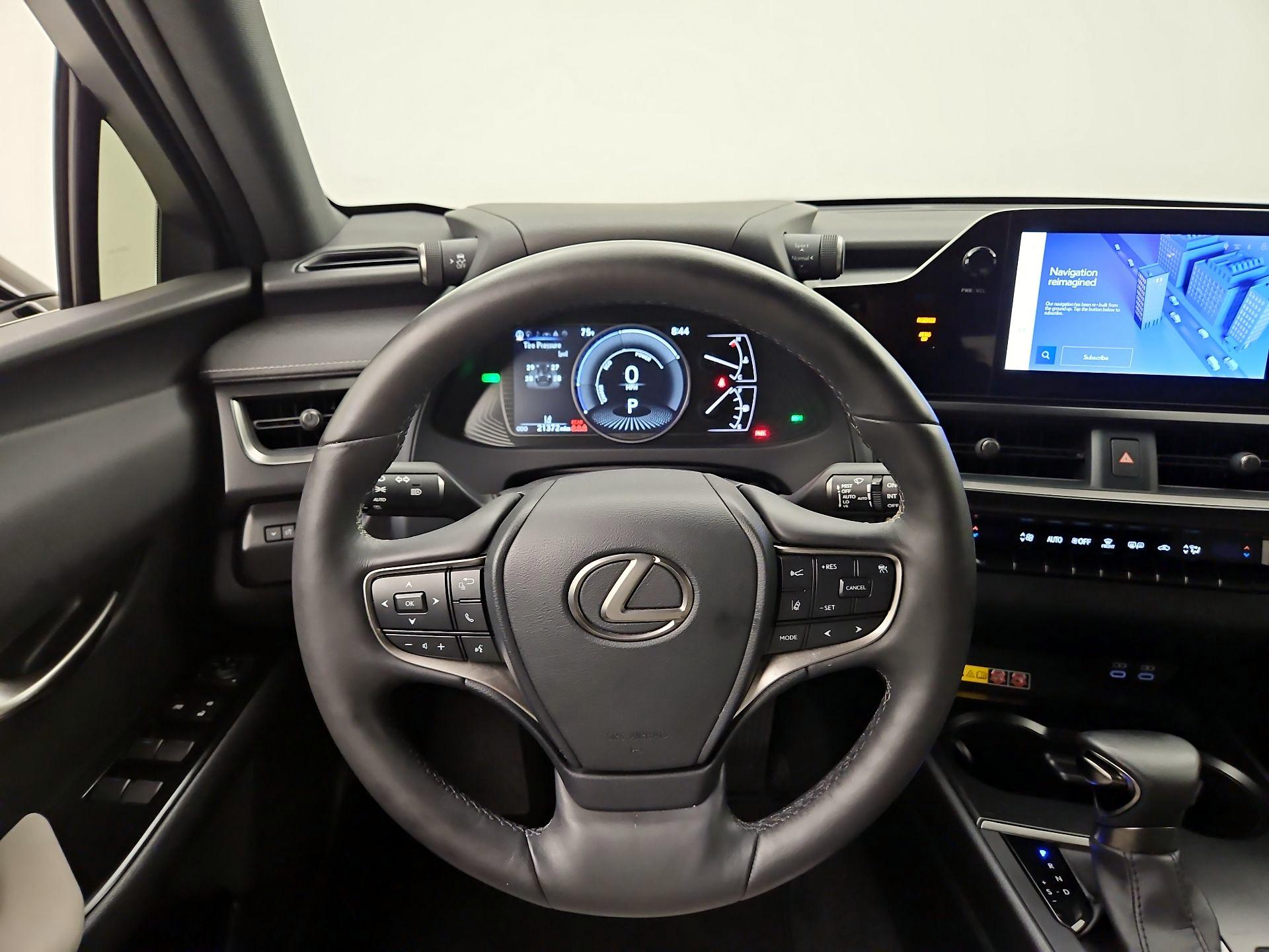 Thumbnail: 2023 Lexus UX - 10