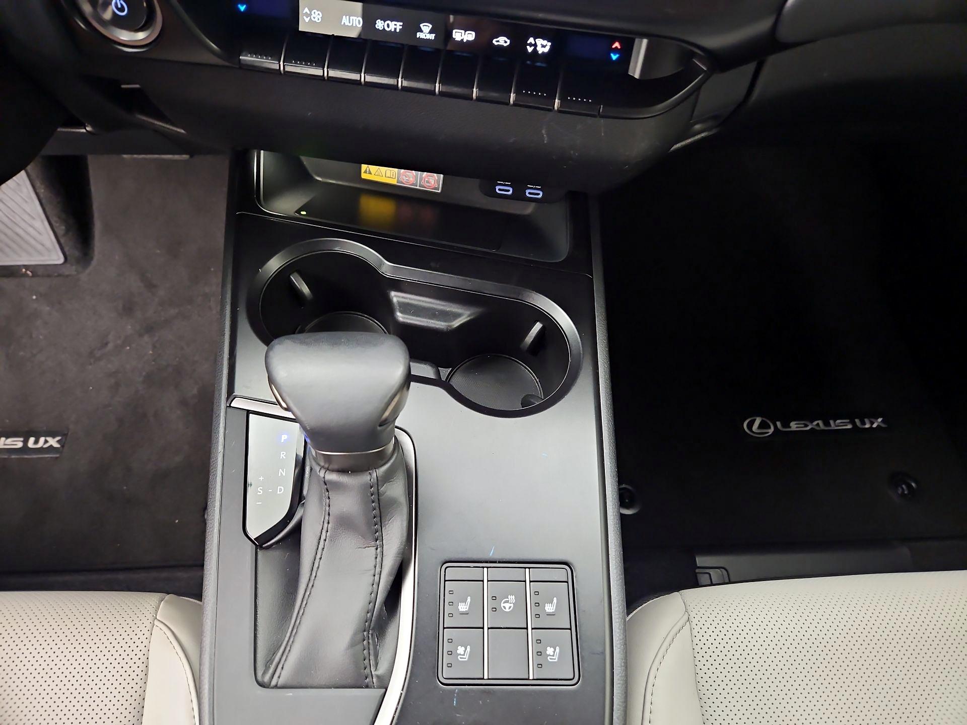 Thumbnail: 2023 Lexus UX - 18