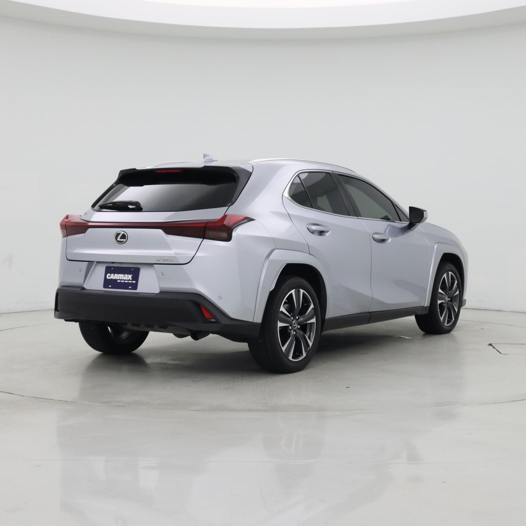Thumbnail: 2023 Lexus UX - 8