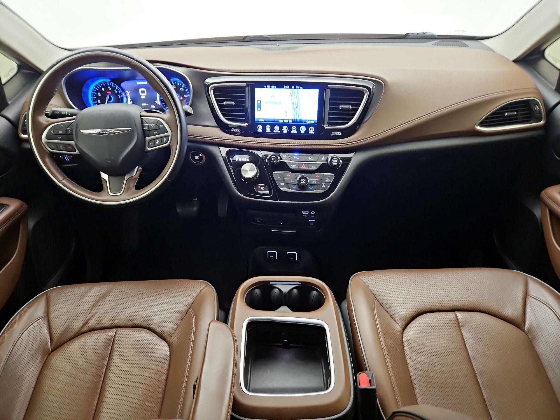 Thumbnail: 2017 Chrysler Pacifica - 9