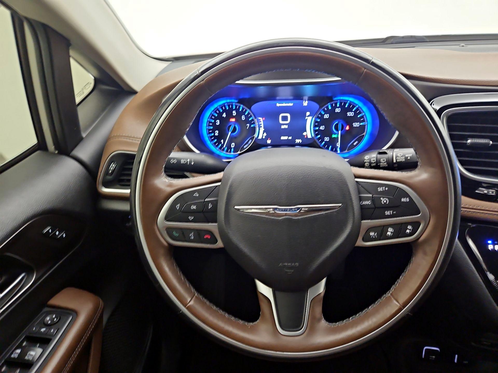 Thumbnail: 2017 Chrysler Pacifica - 10