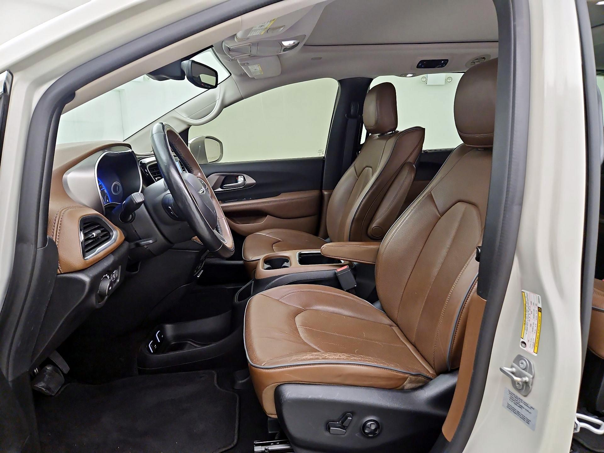 Thumbnail: 2017 Chrysler Pacifica - 11