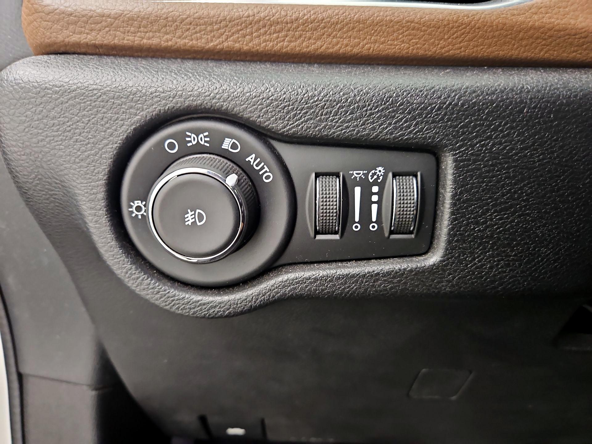 Thumbnail: 2017 Chrysler Pacifica - 13