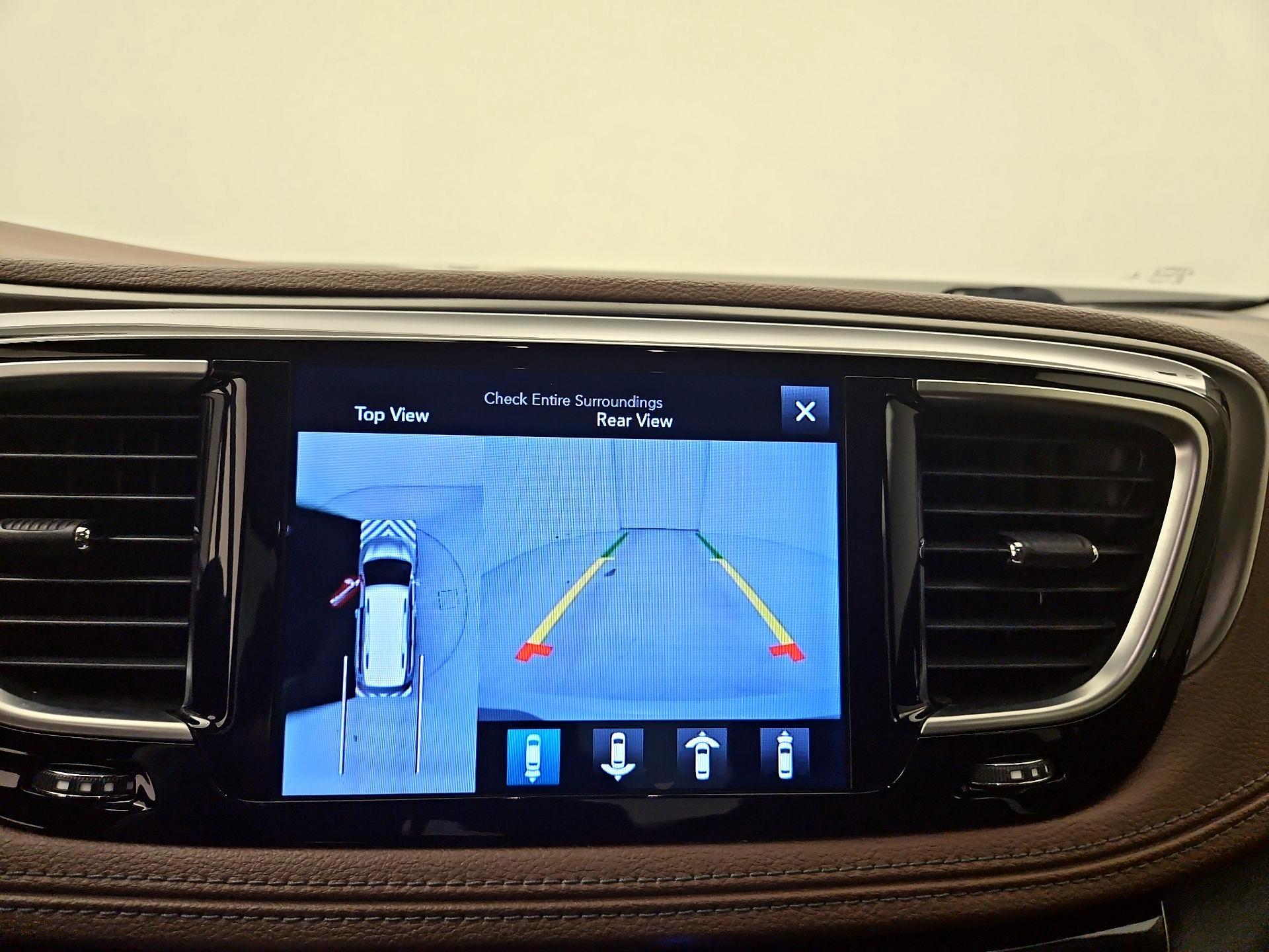 Thumbnail: 2017 Chrysler Pacifica - 15