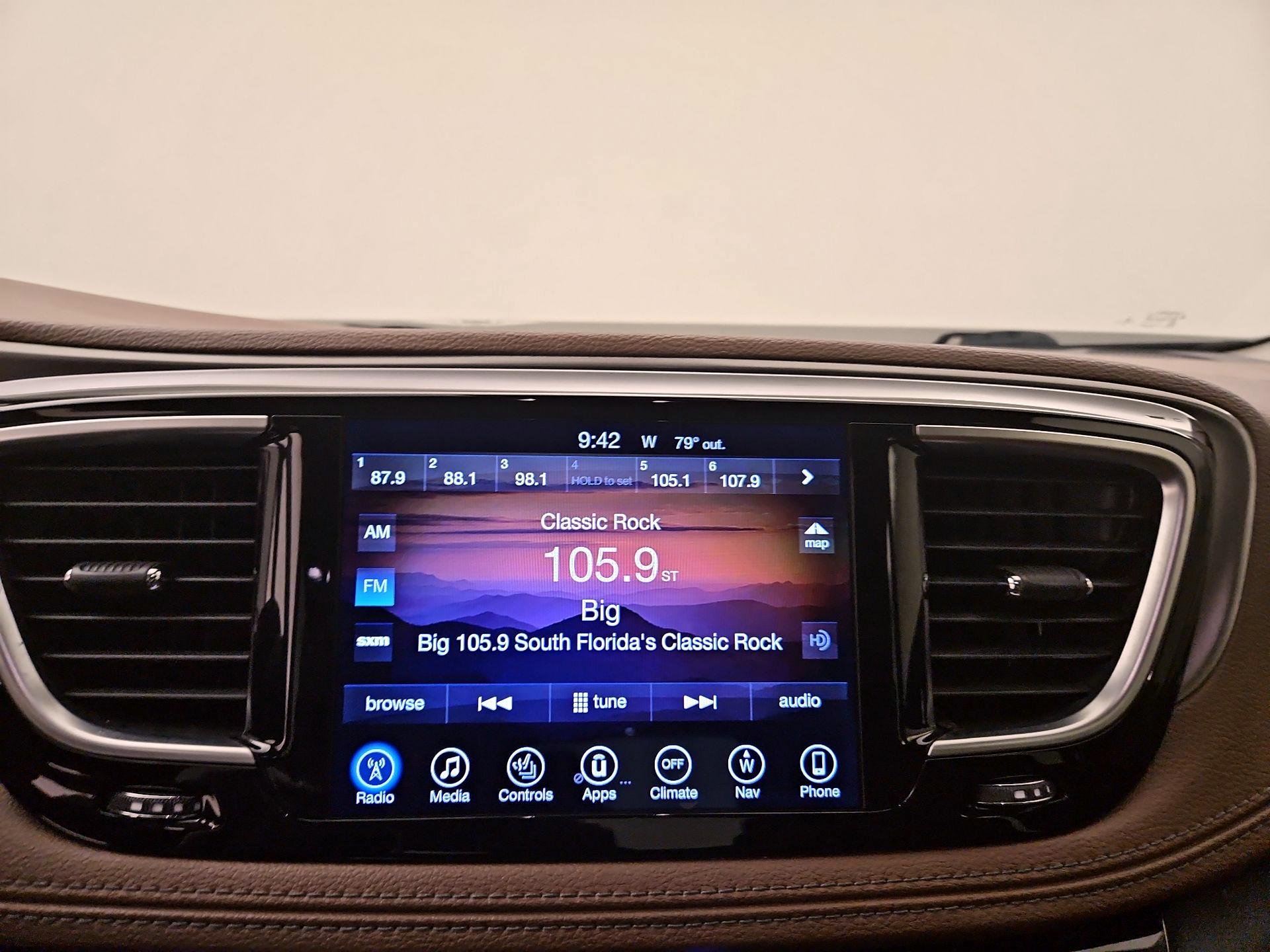 Thumbnail: 2017 Chrysler Pacifica - 16