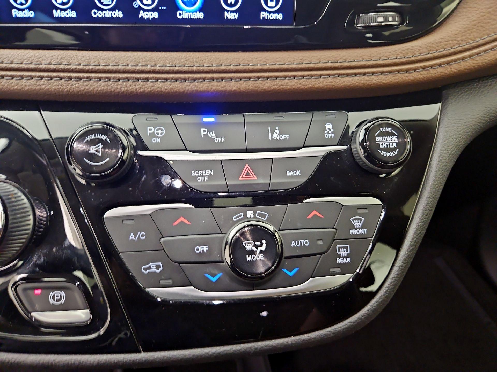 Thumbnail: 2017 Chrysler Pacifica - 17