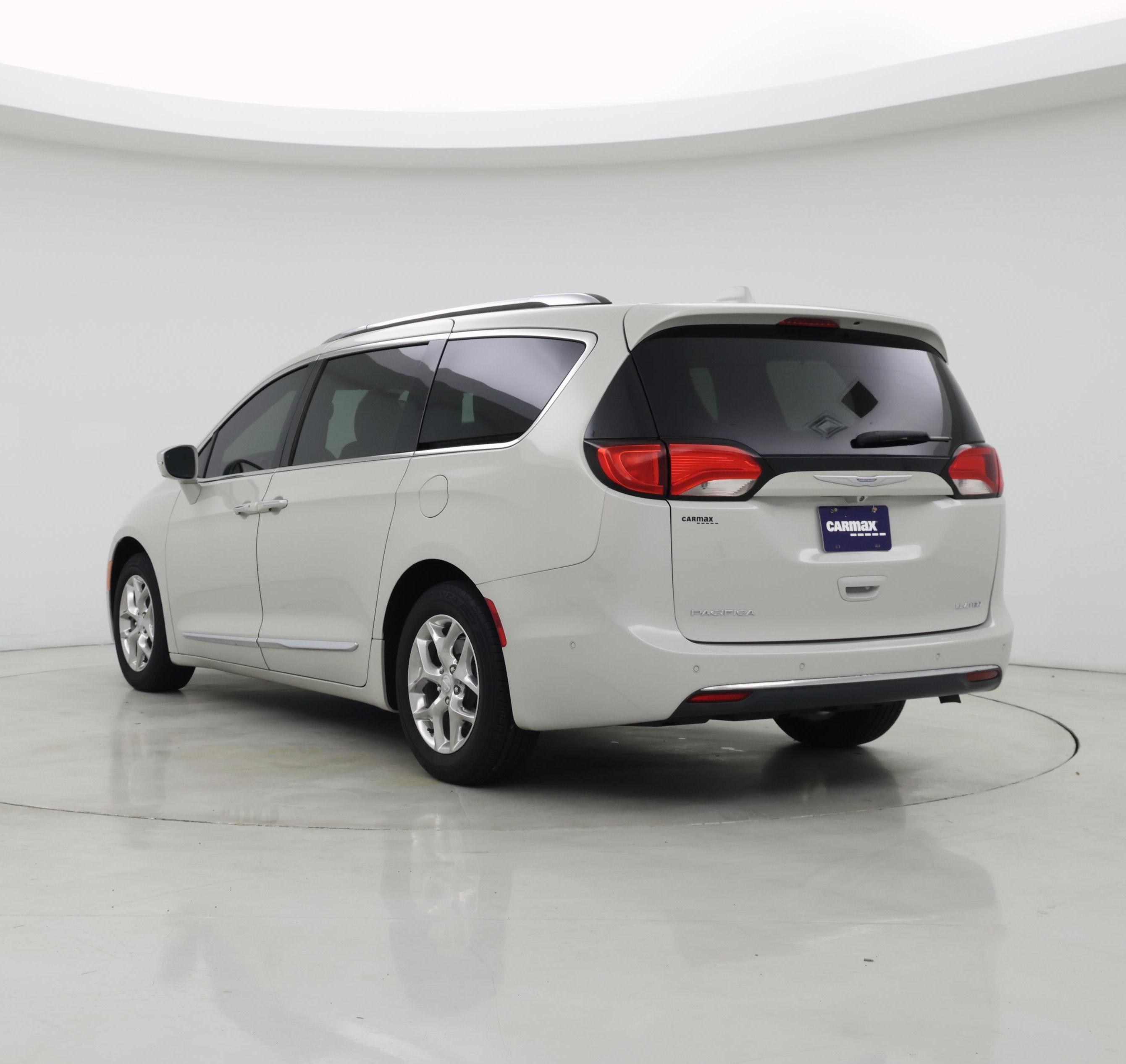 Thumbnail: 2017 Chrysler Pacifica - 2