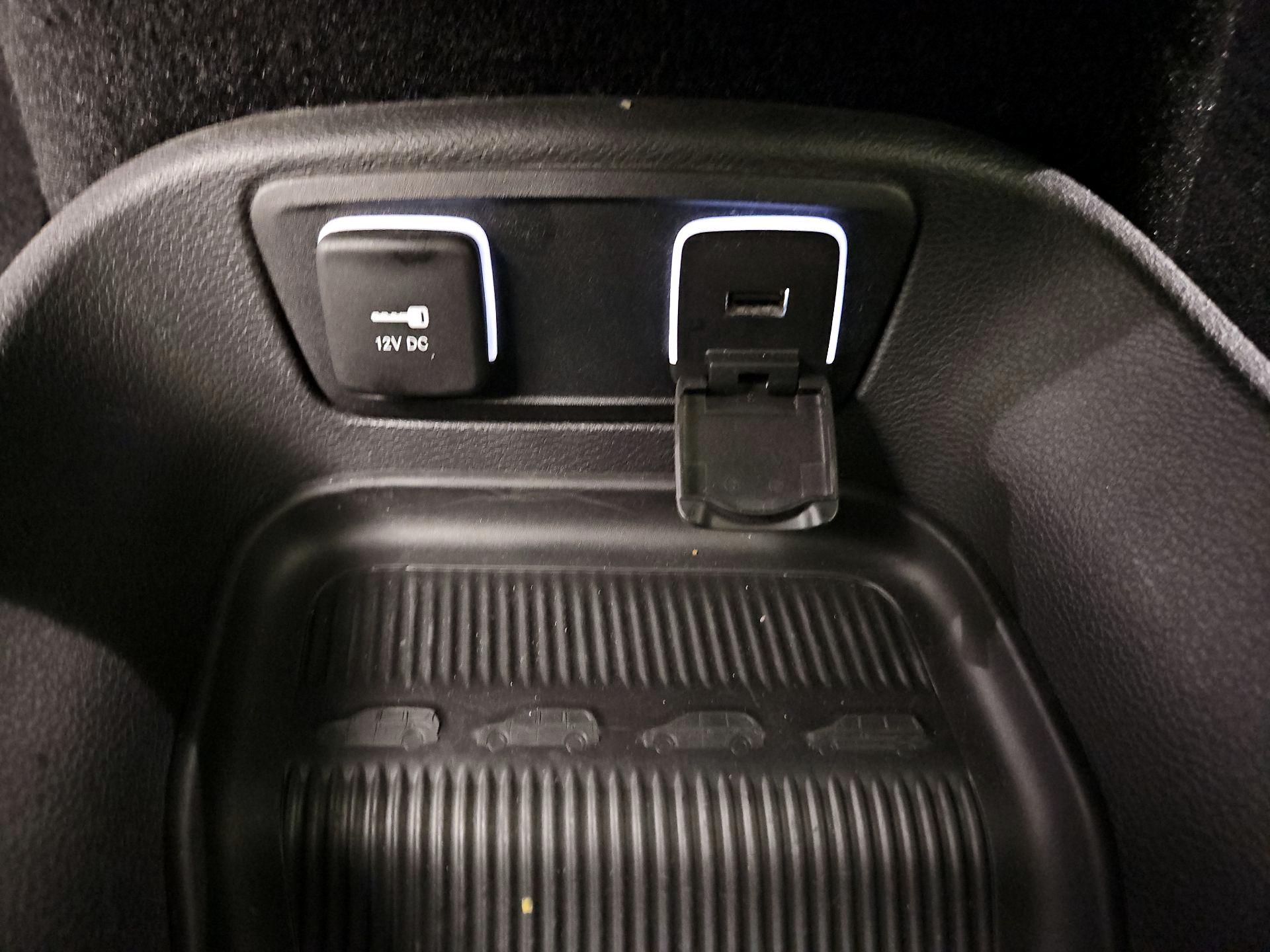 Thumbnail: 2017 Chrysler Pacifica - 19