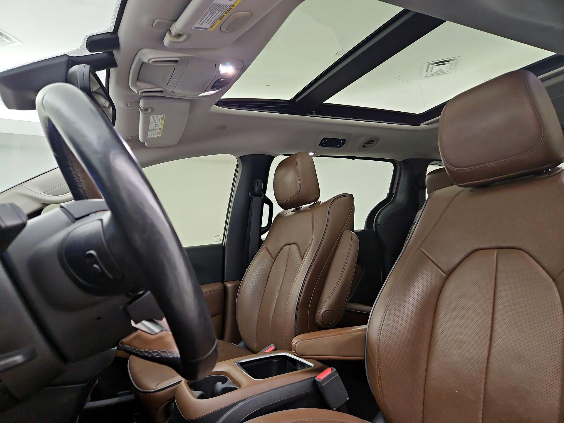 Thumbnail: 2017 Chrysler Pacifica - 20