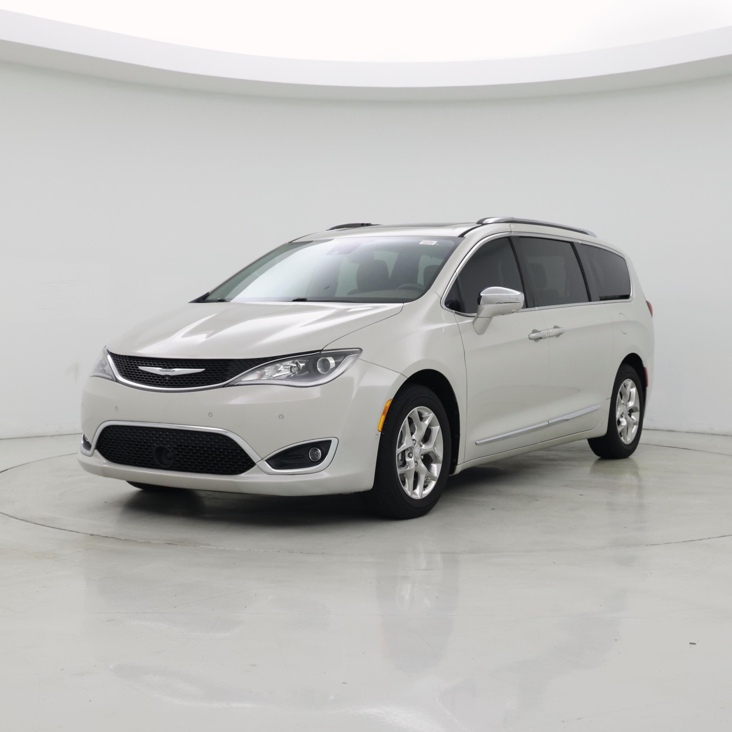 Thumbnail: 2017 Chrysler Pacifica - 4