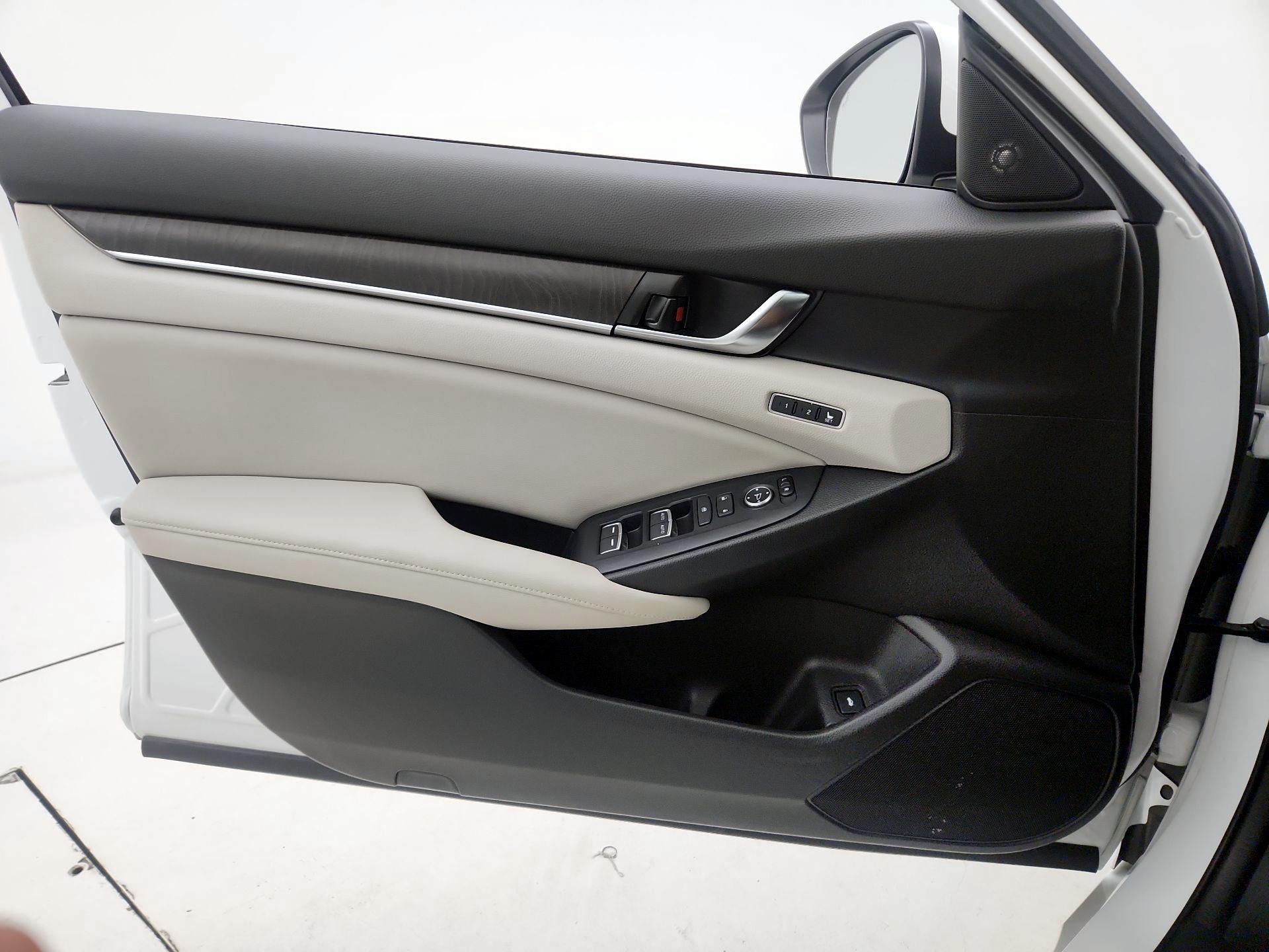 Thumbnail: 2018 Honda Accord - 12