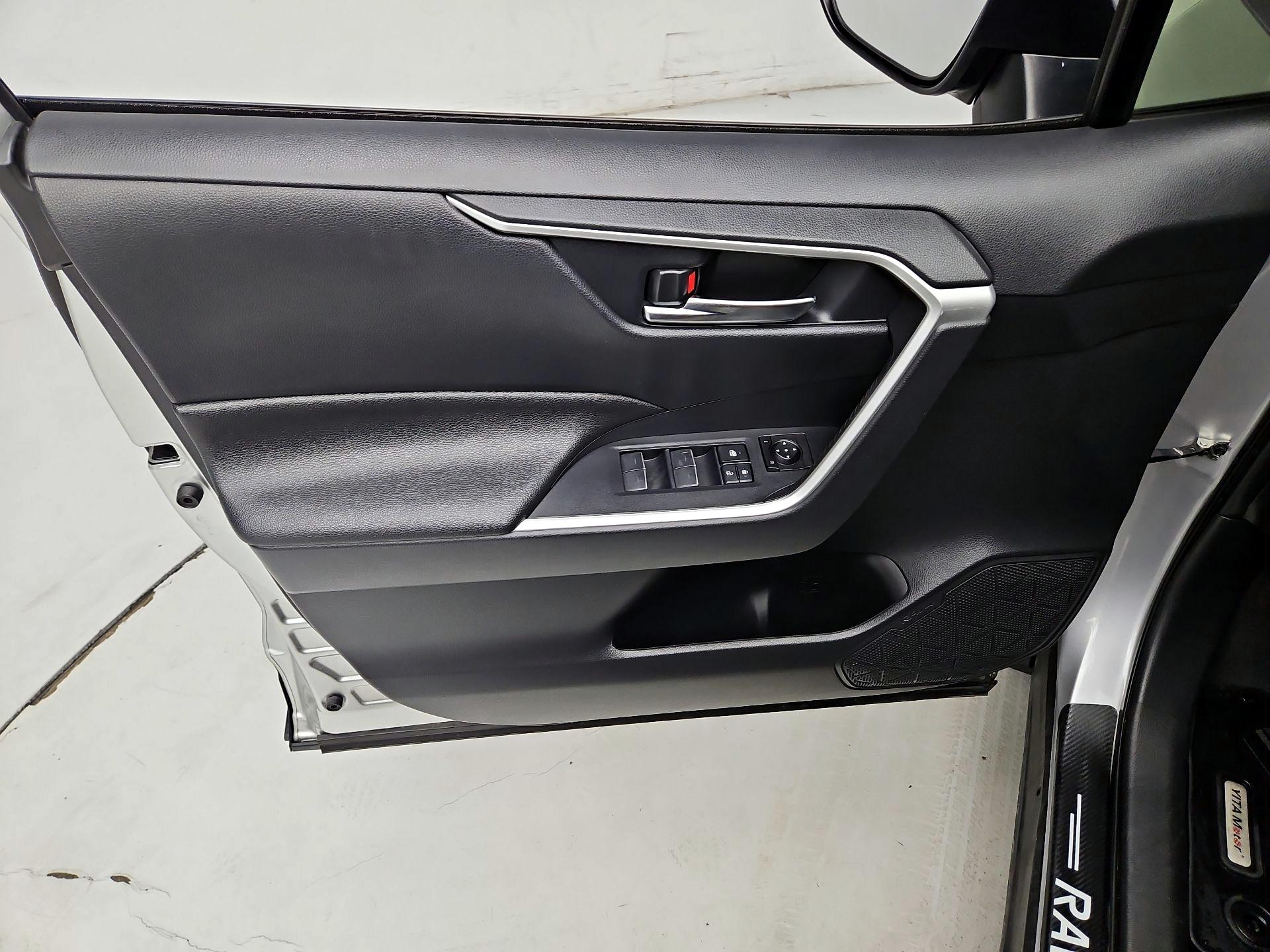 Thumbnail: 2022 Toyota RAV4 - 12