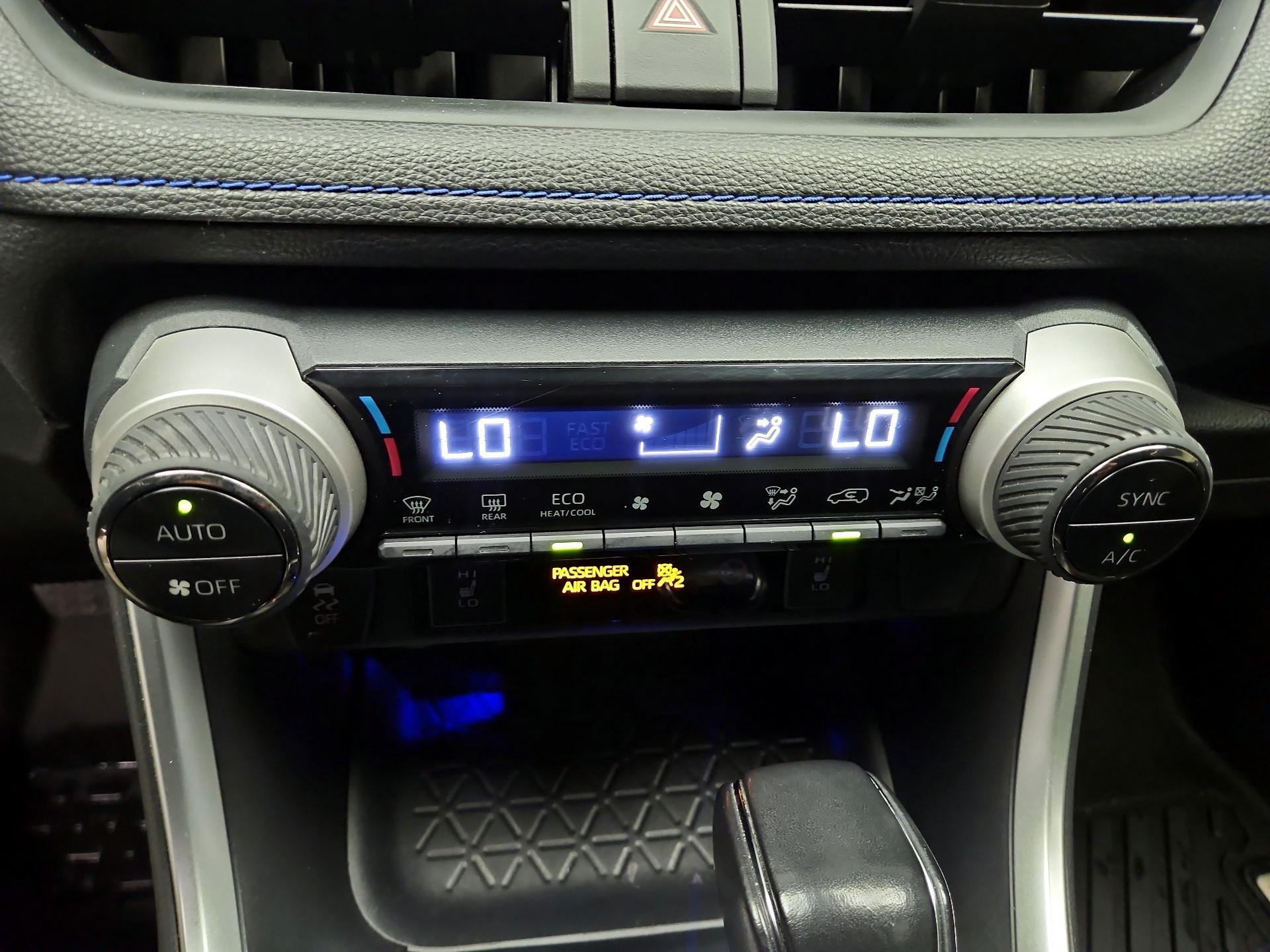 Thumbnail: 2022 Toyota RAV4 - 16