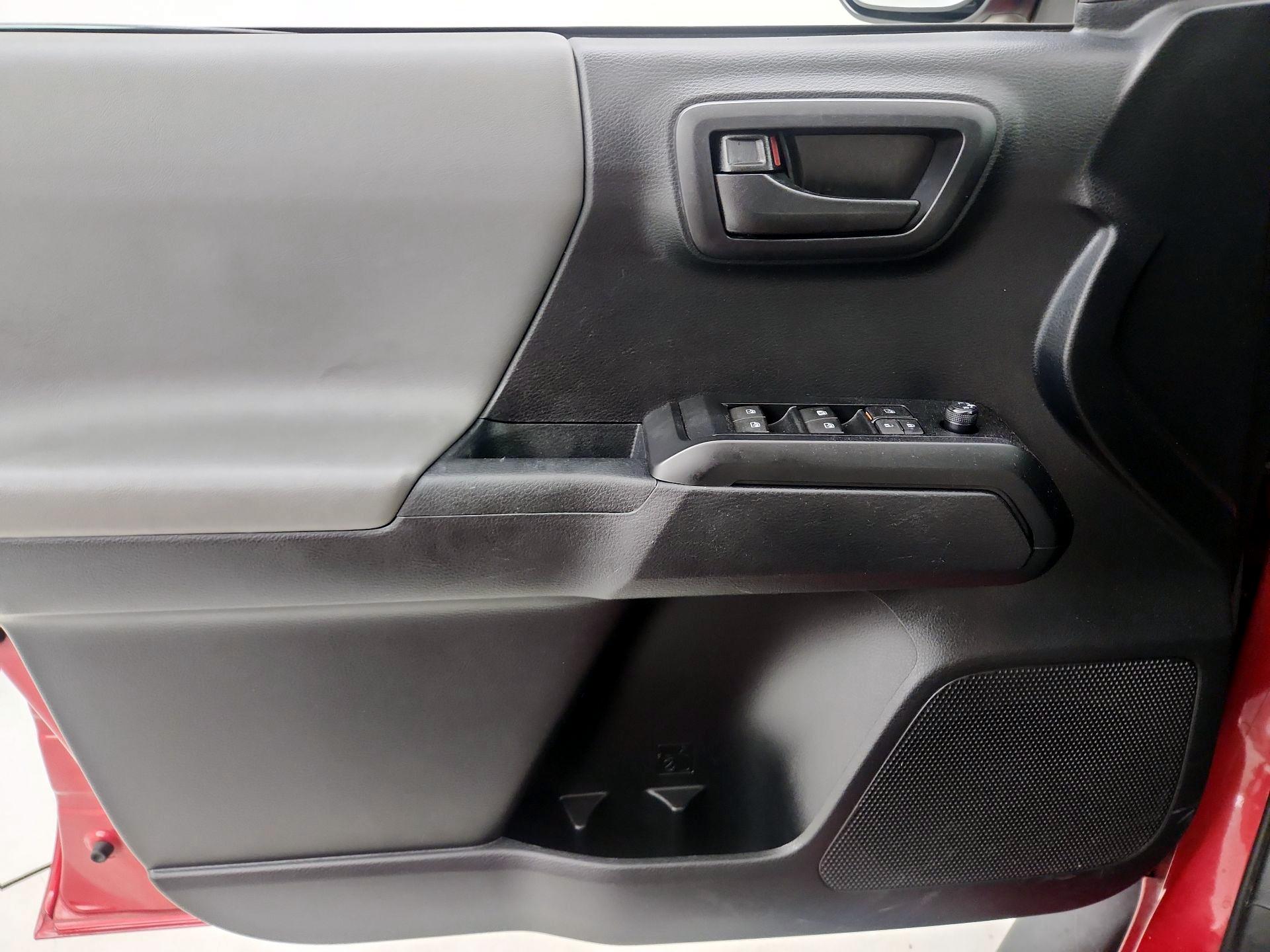 Thumbnail: 2019 Toyota Tacoma - 12
