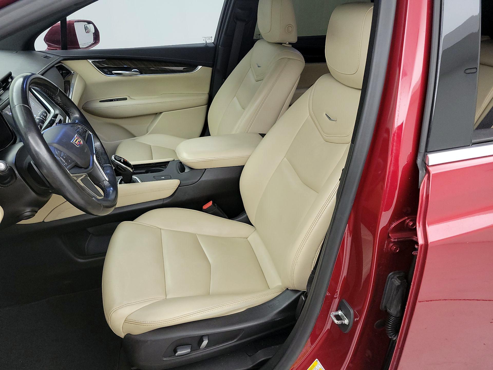 Thumbnail: 2019 Cadillac XT5 - 11