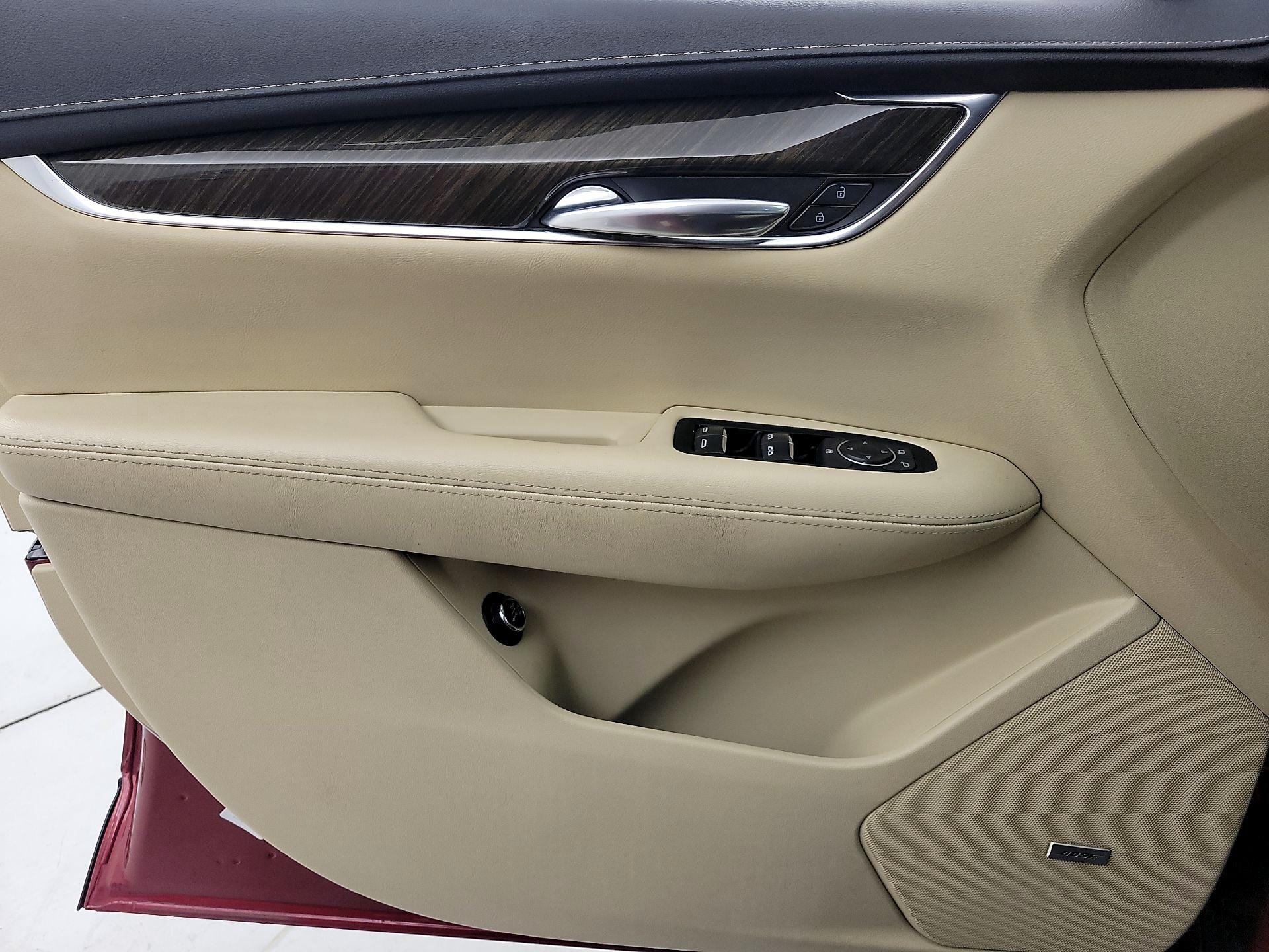 Thumbnail: 2019 Cadillac XT5 - 12