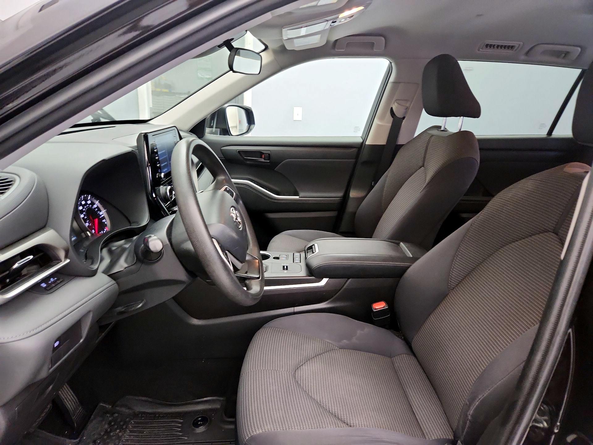 Thumbnail: 2022 Toyota Highlander - 11