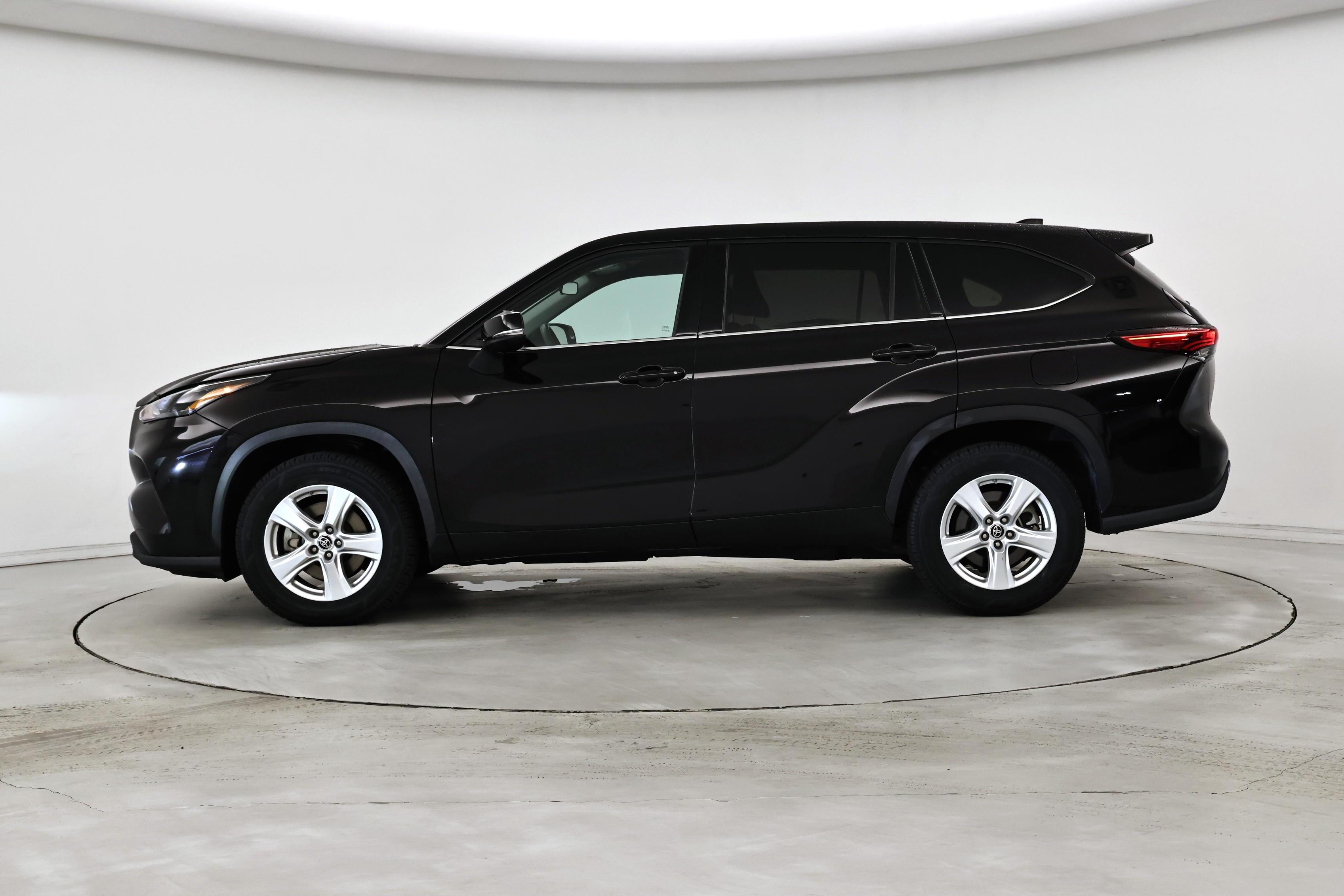 Thumbnail: 2022 Toyota Highlander - 3