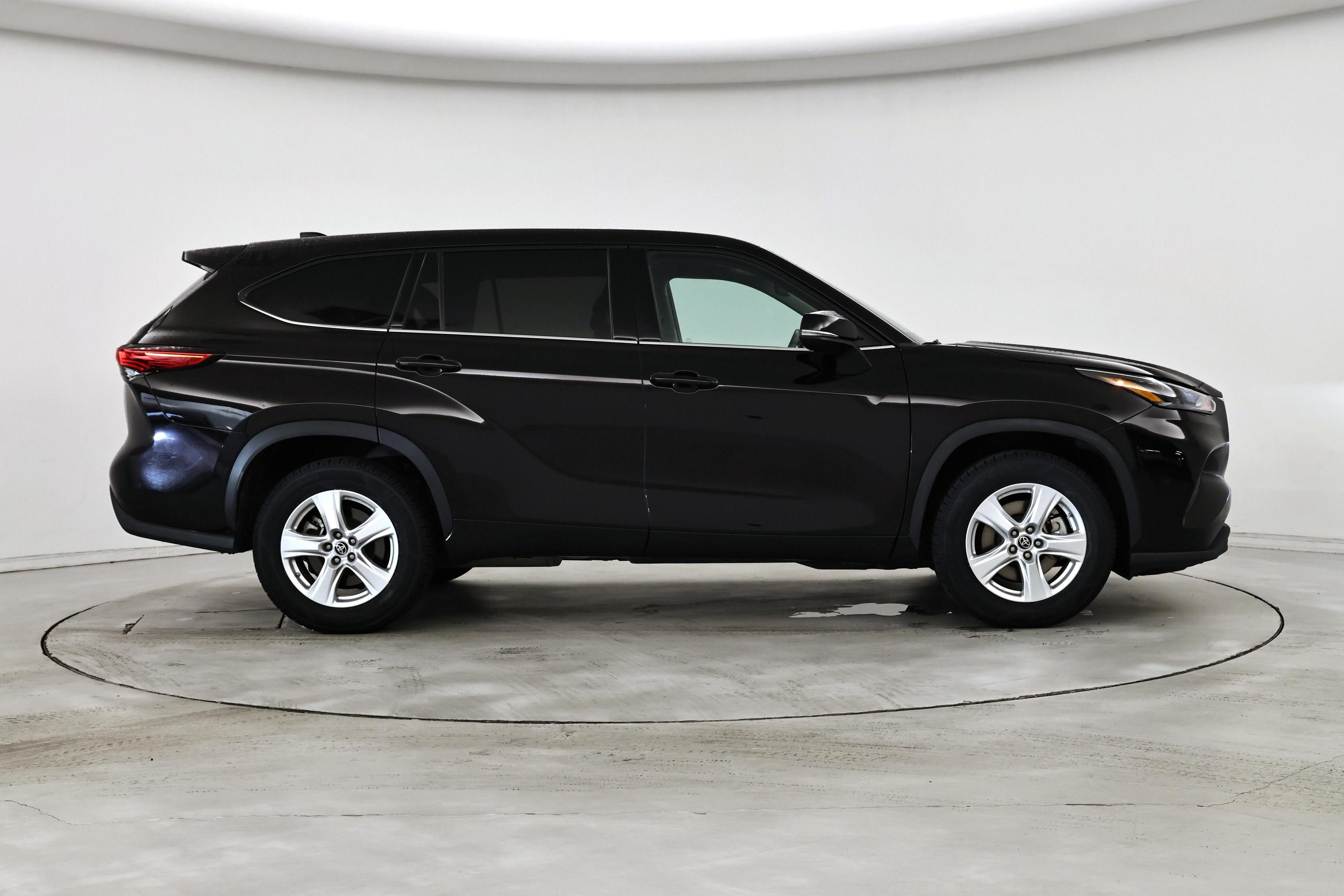 Thumbnail: 2022 Toyota Highlander - 7