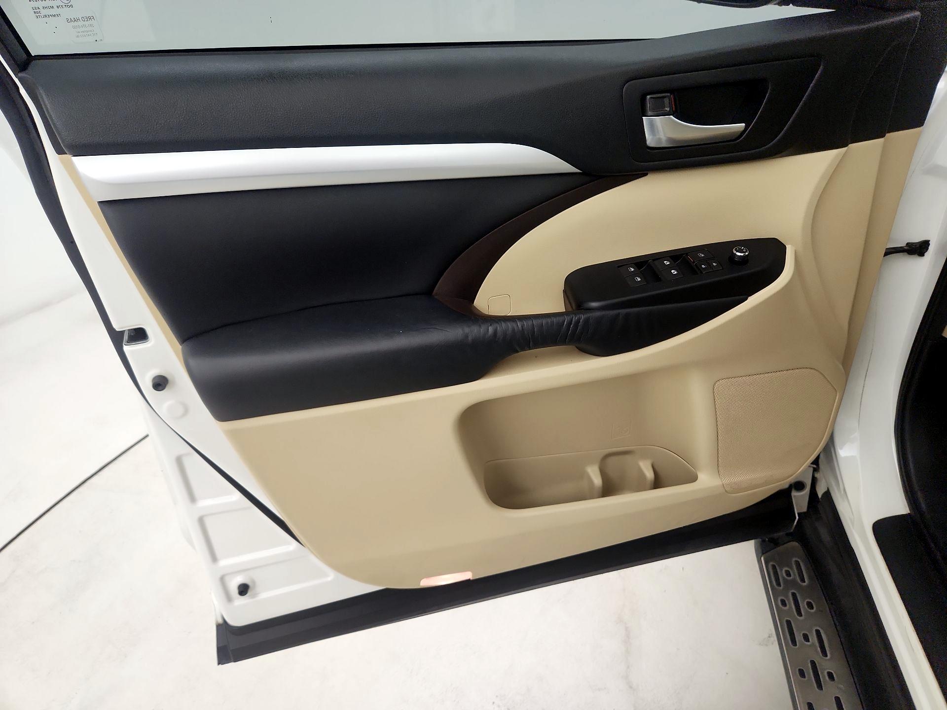 Thumbnail: 2014 Toyota Highlander - 12