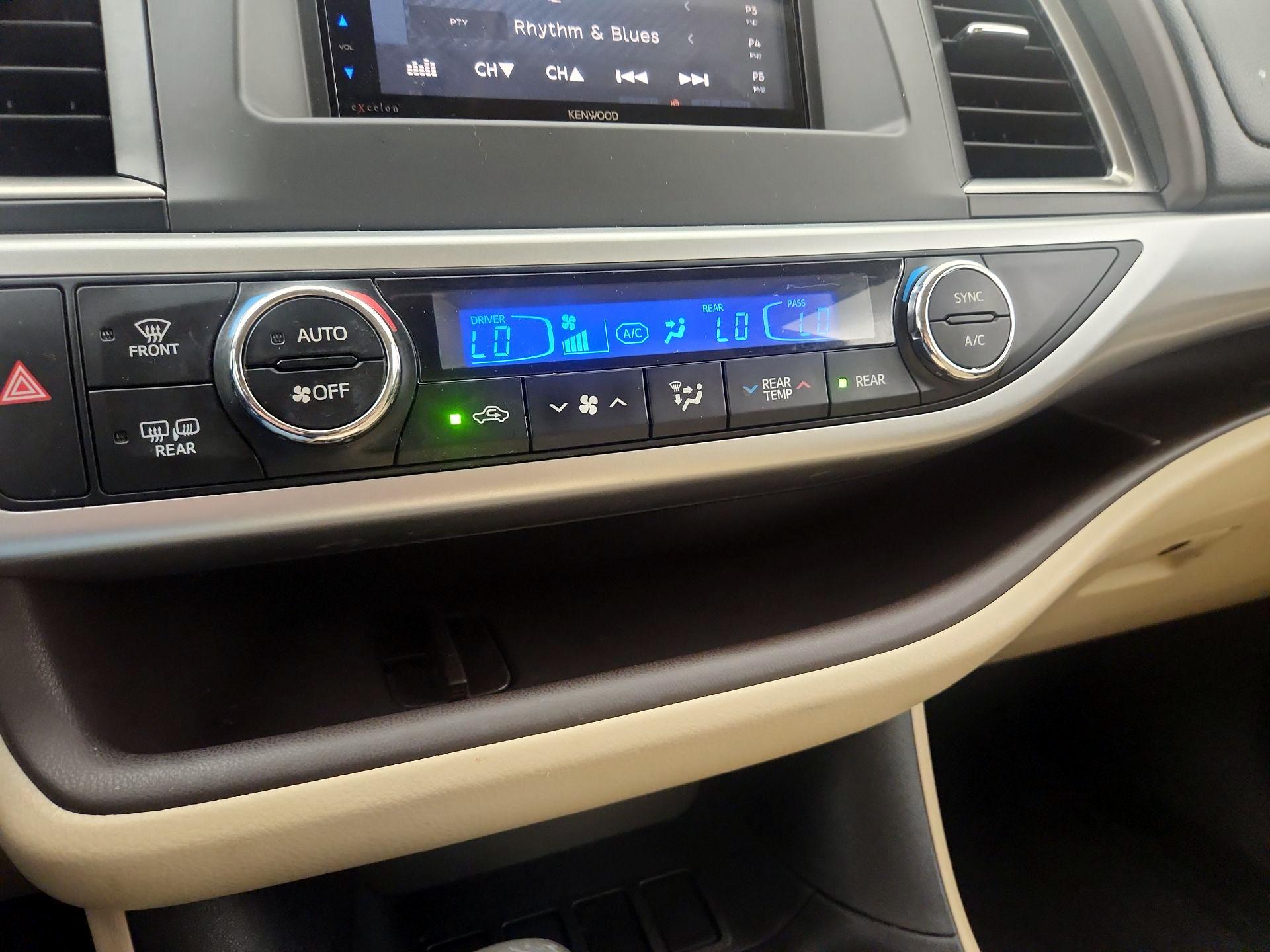 Thumbnail: 2014 Toyota Highlander - 14