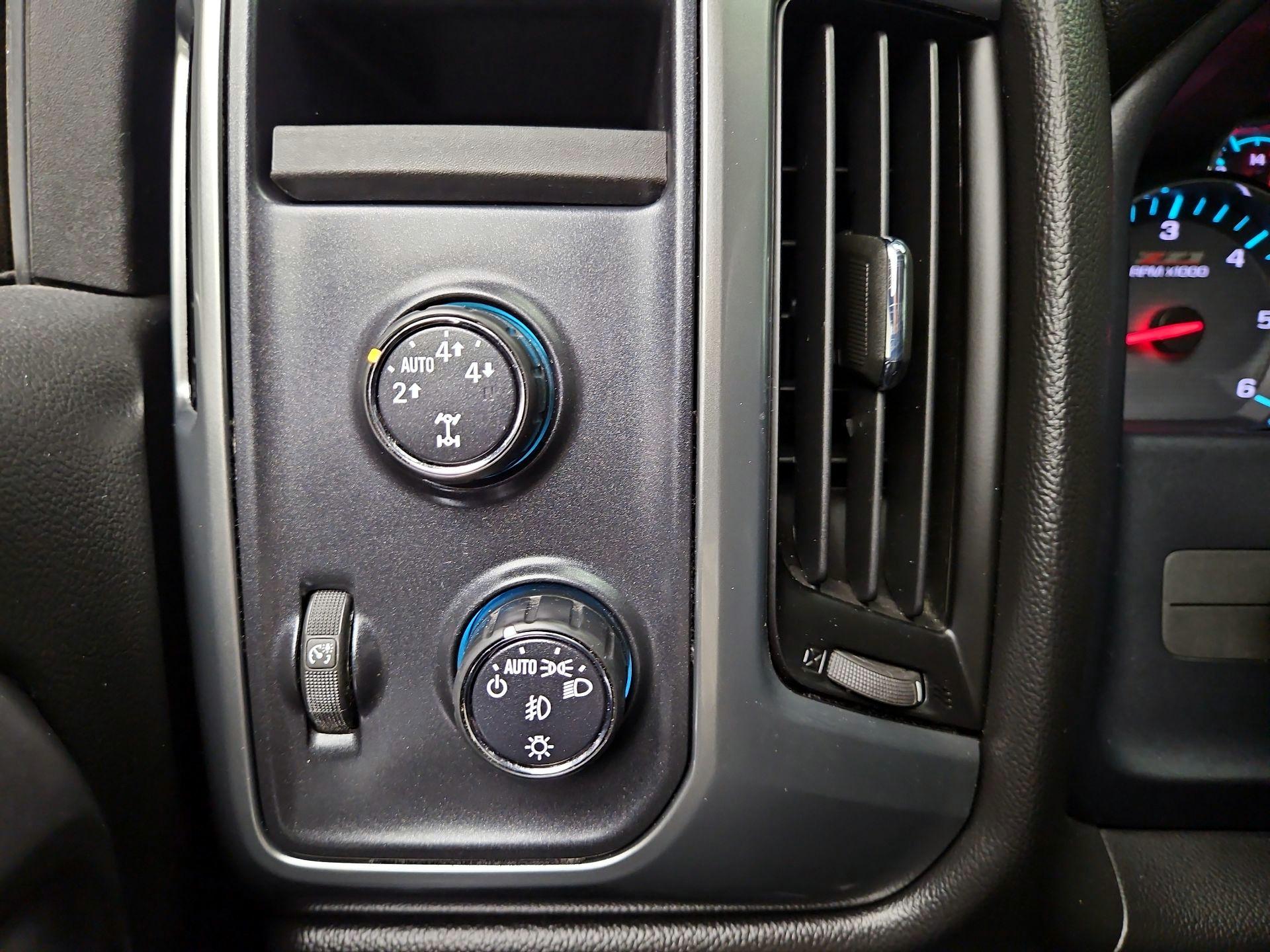 Thumbnail: 2016 Chevrolet Silverado 1500 - 13