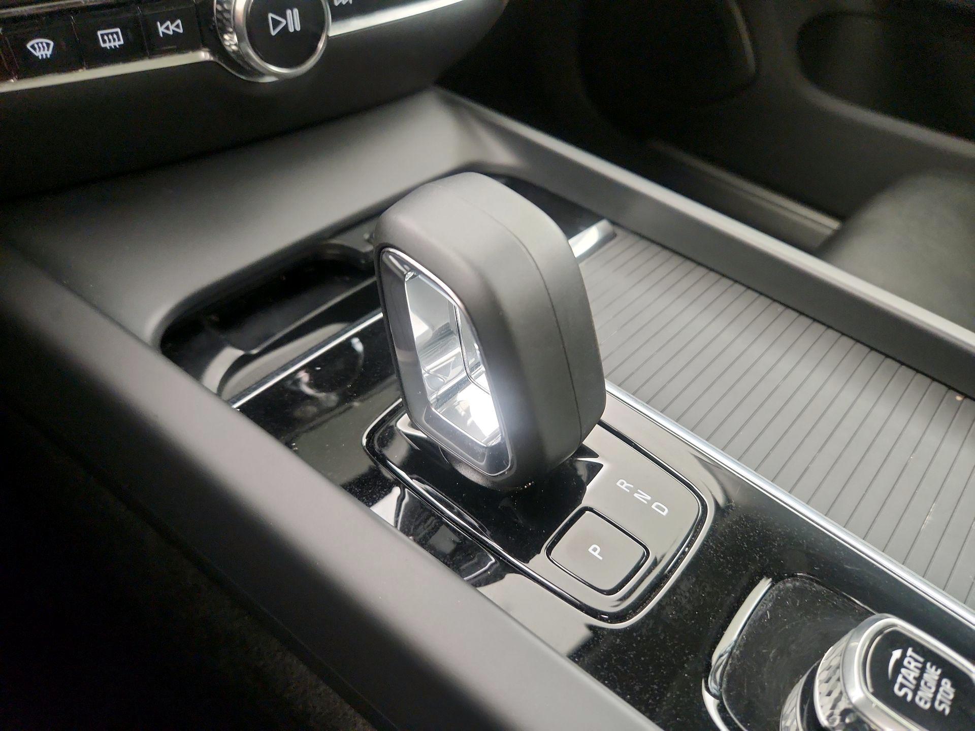 Thumbnail: 2024 Volvo S60 - 16