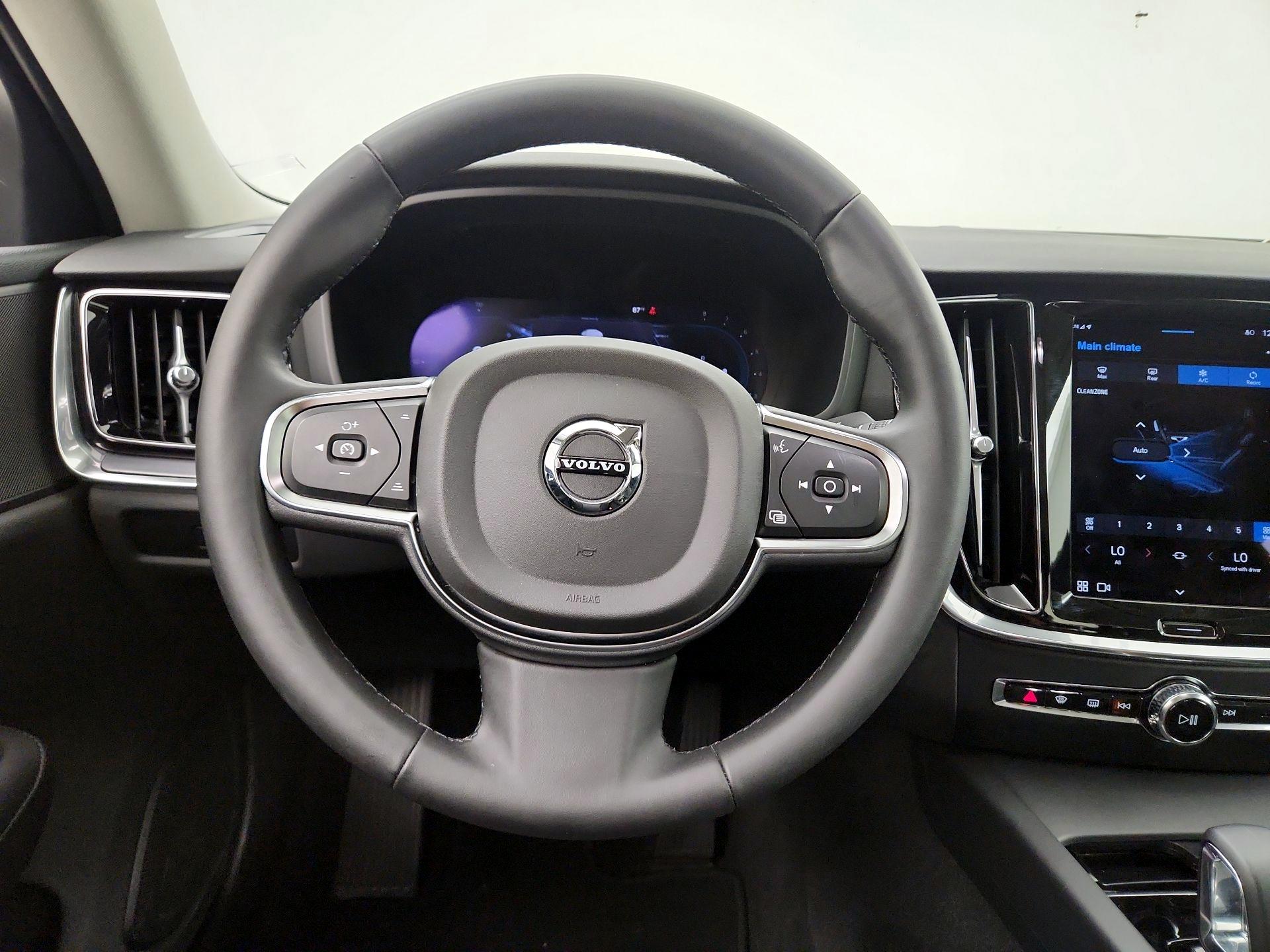 Thumbnail: 2024 Volvo S60 - 10