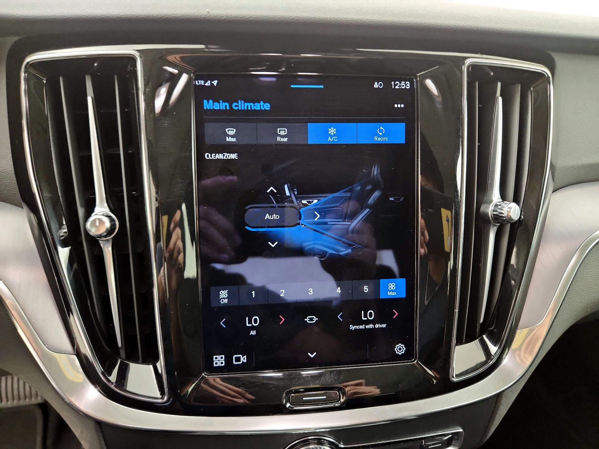 Thumbnail: 2024 Volvo S60 - 15