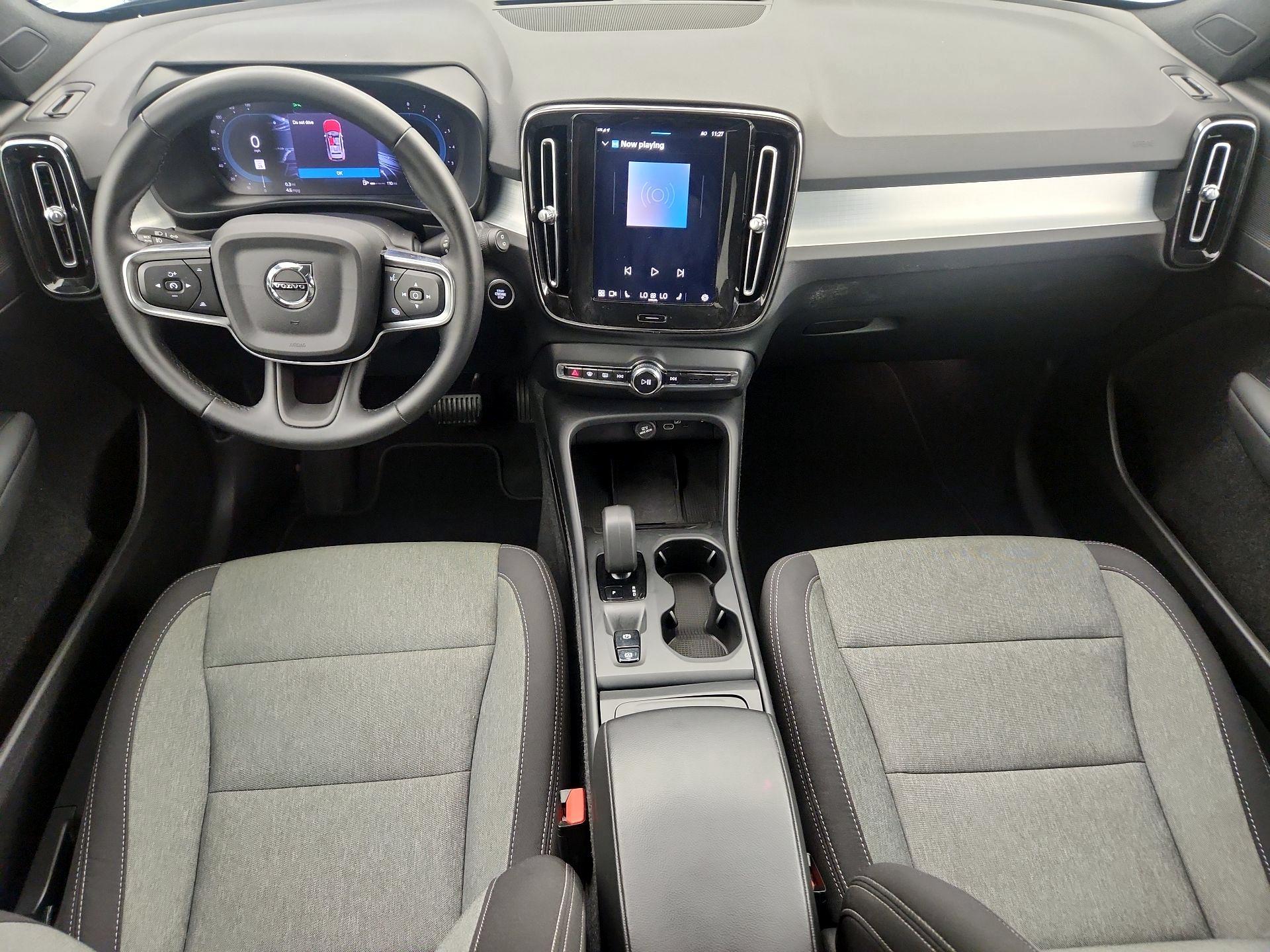 Thumbnail: 2025 Volvo XC40 - 9