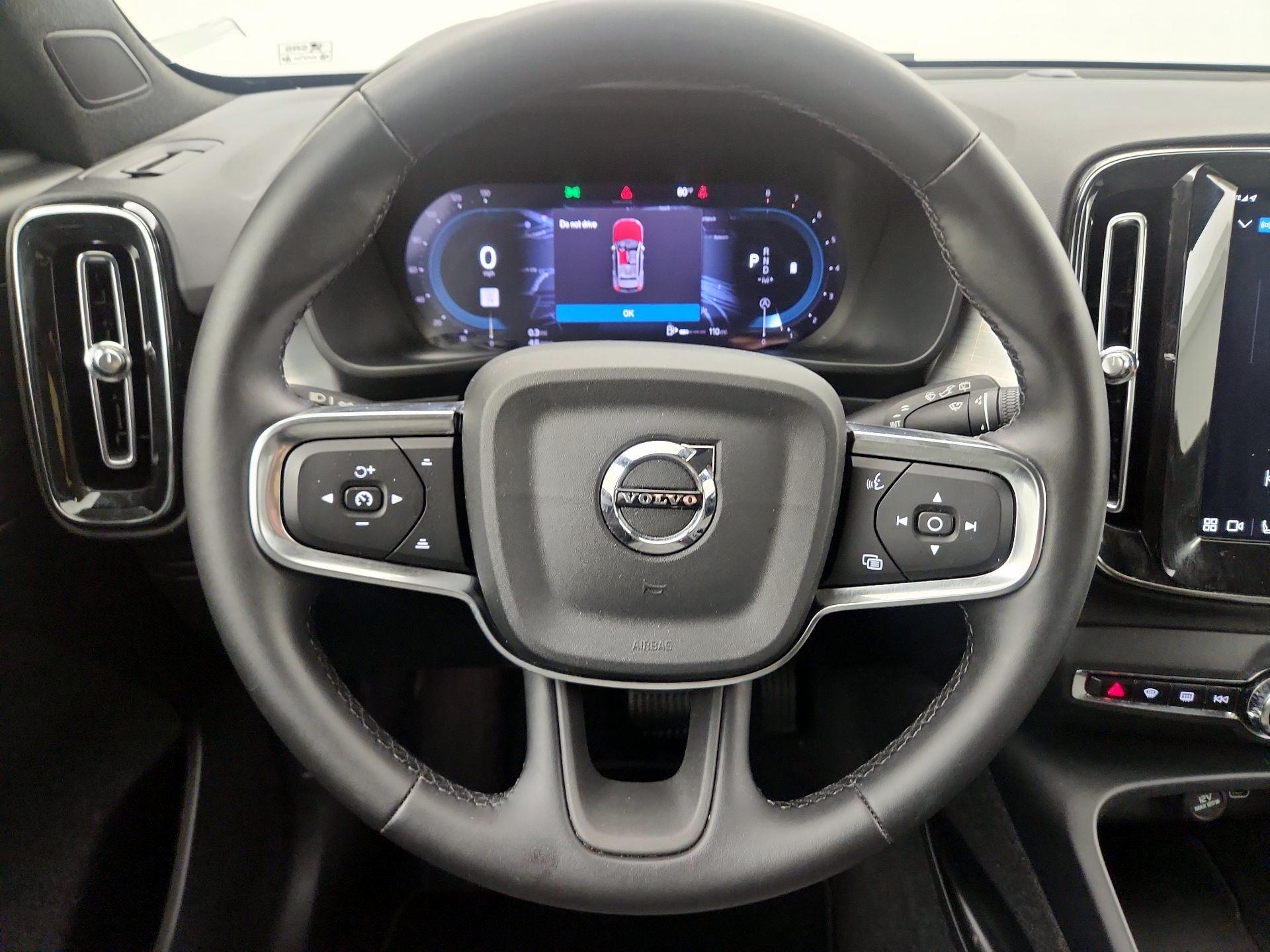 Thumbnail: 2025 Volvo XC40 - 10