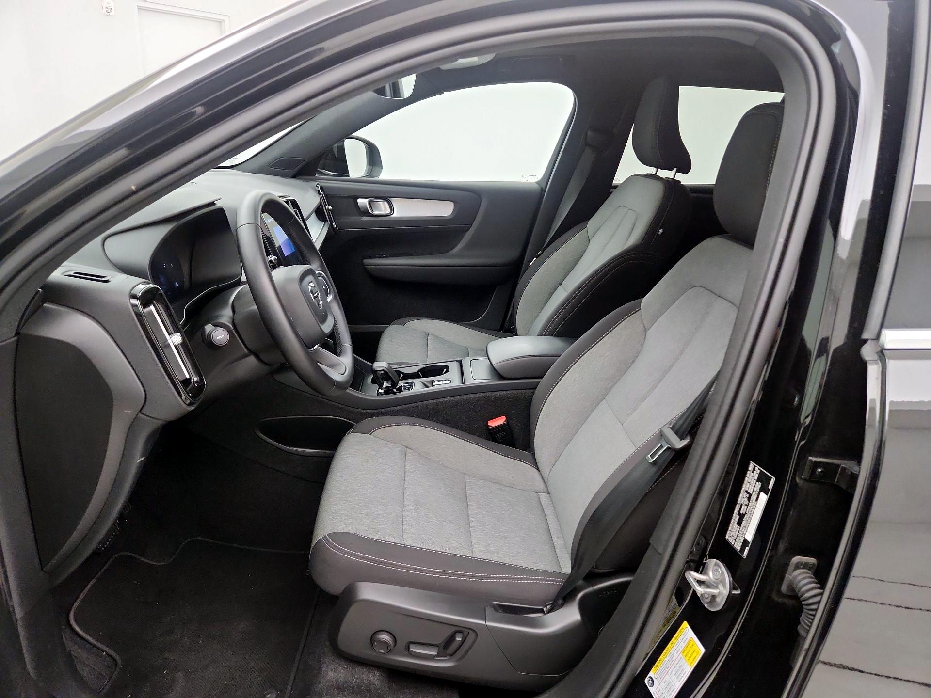 Thumbnail: 2025 Volvo XC40 - 11