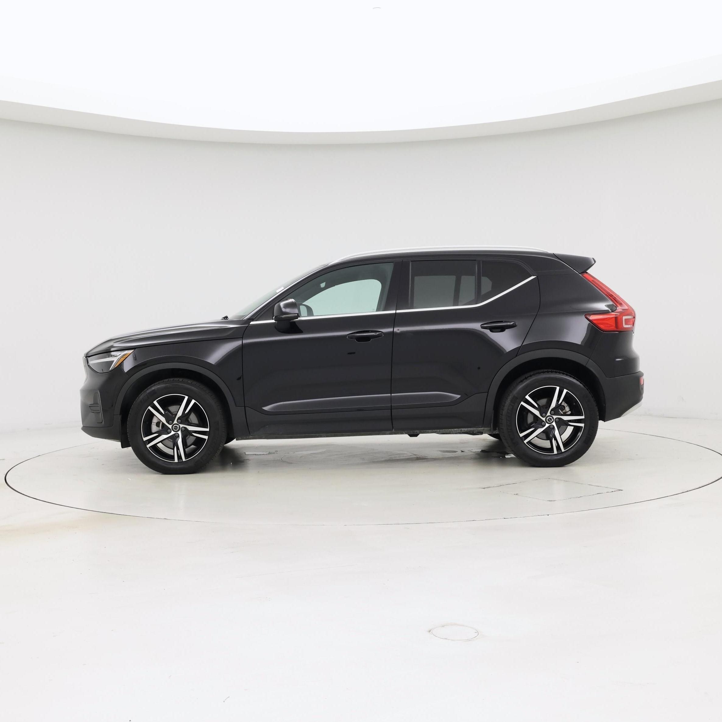 Thumbnail: 2025 Volvo XC40 - 3