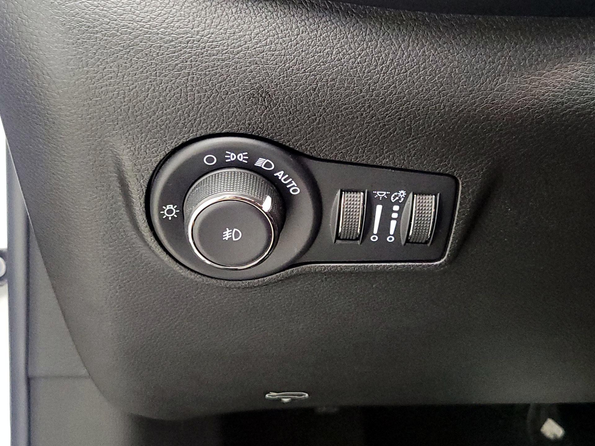 Thumbnail: 2022 Jeep Compass - 13