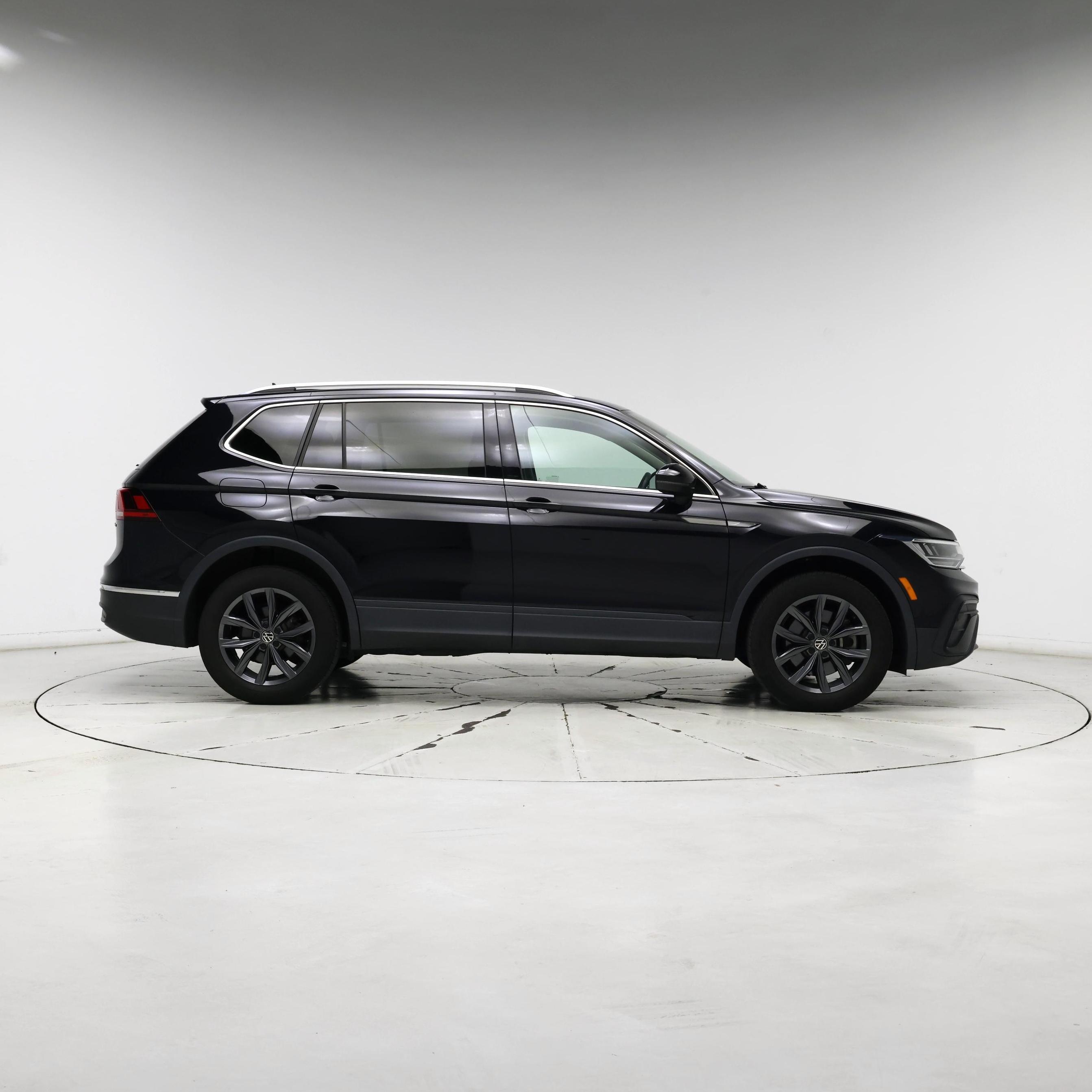 Thumbnail: 2022 Volkswagen Tiguan - 7