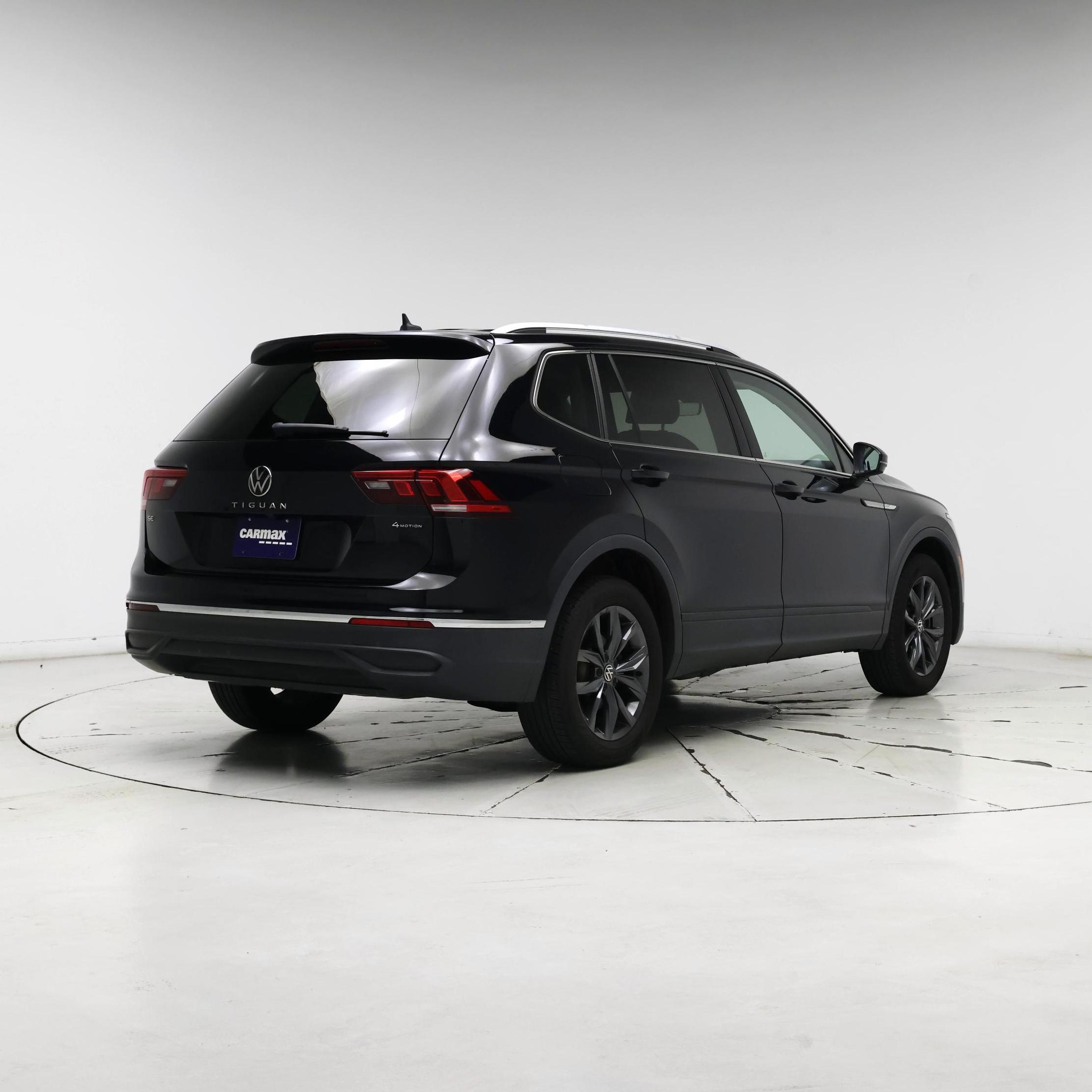 Thumbnail: 2022 Volkswagen Tiguan - 8