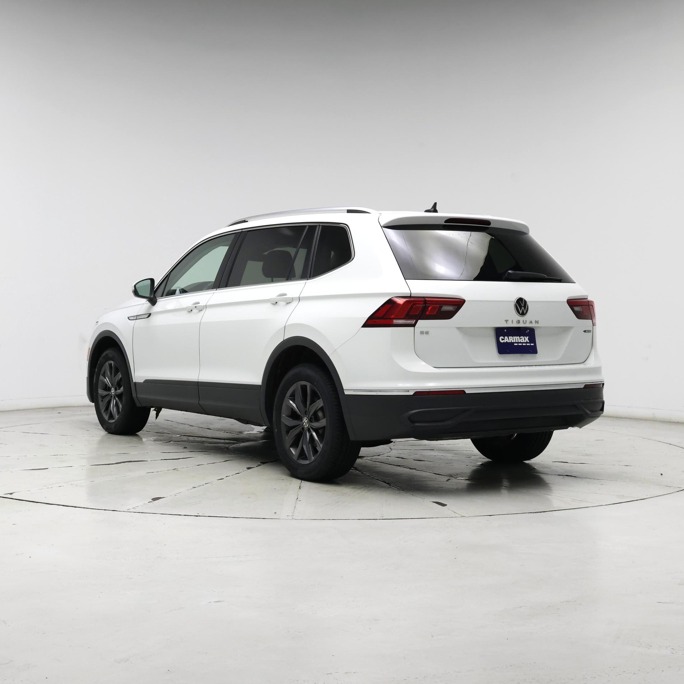 Thumbnail: 2022 Volkswagen Tiguan - 2