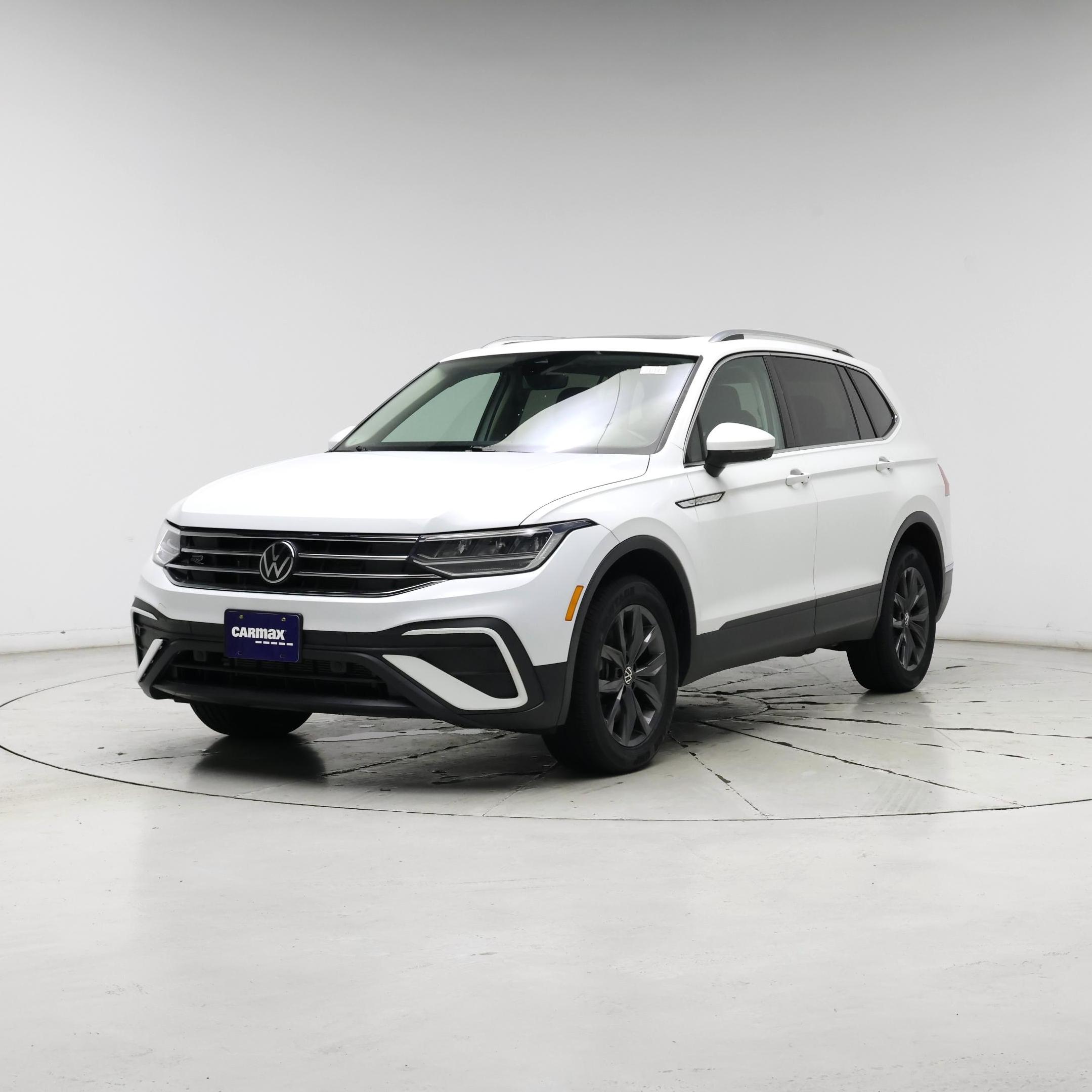 Thumbnail: 2022 Volkswagen Tiguan - 4