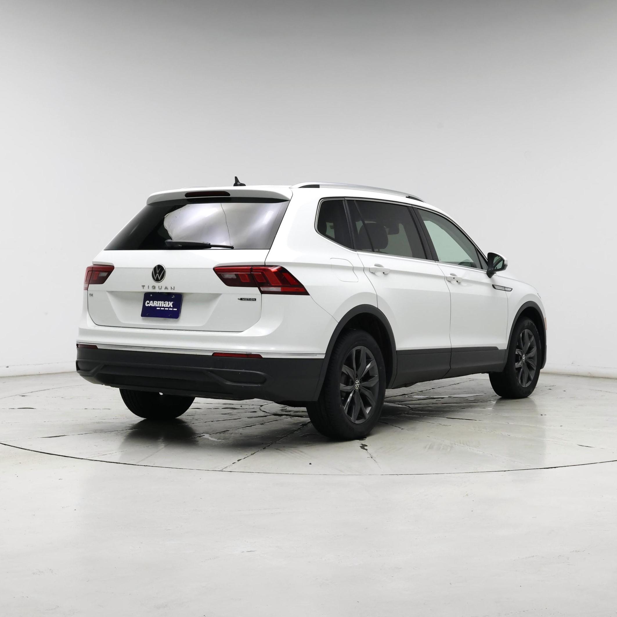 Thumbnail: 2022 Volkswagen Tiguan - 8