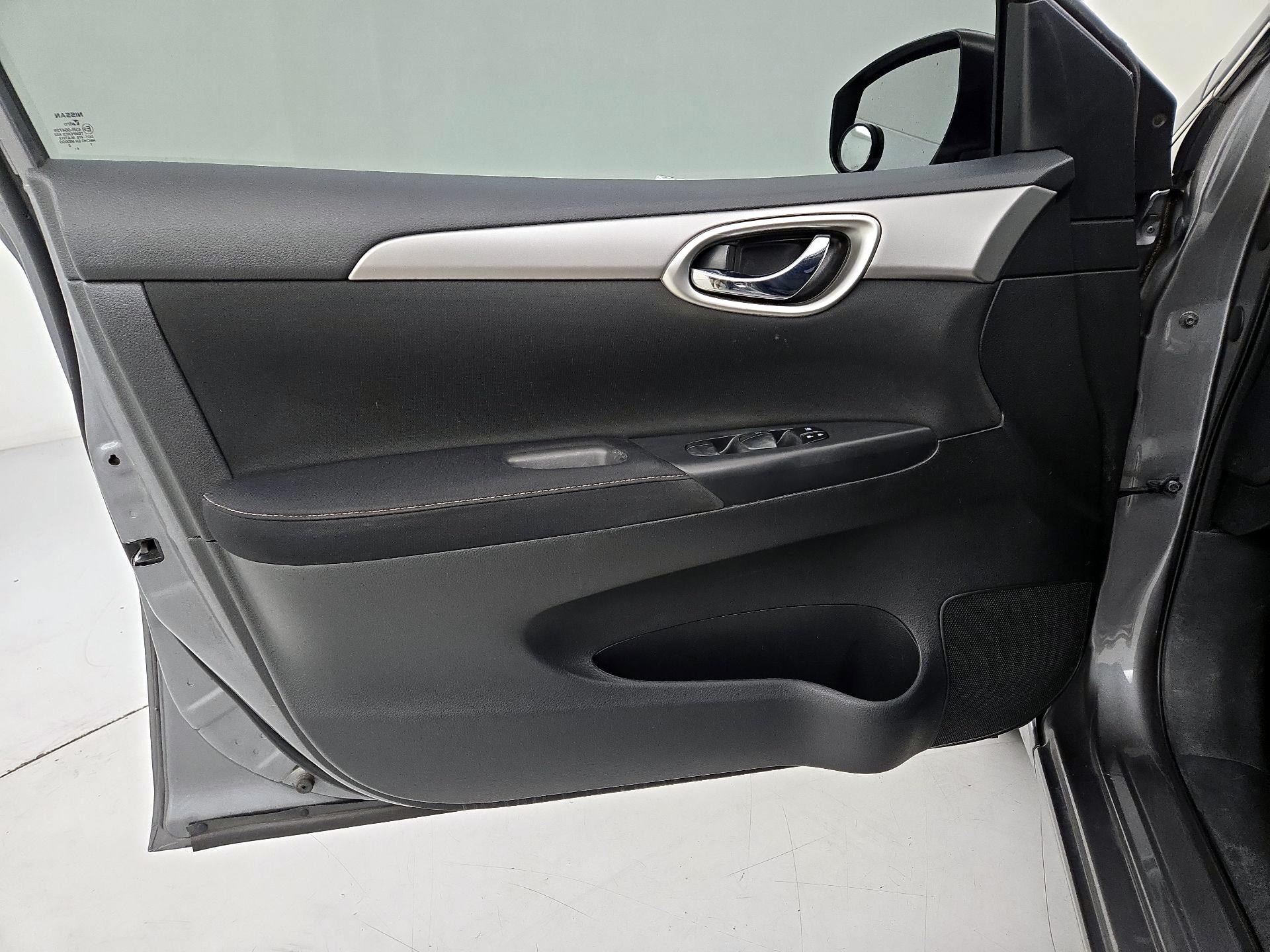 Thumbnail: 2015 Nissan Sentra - 12