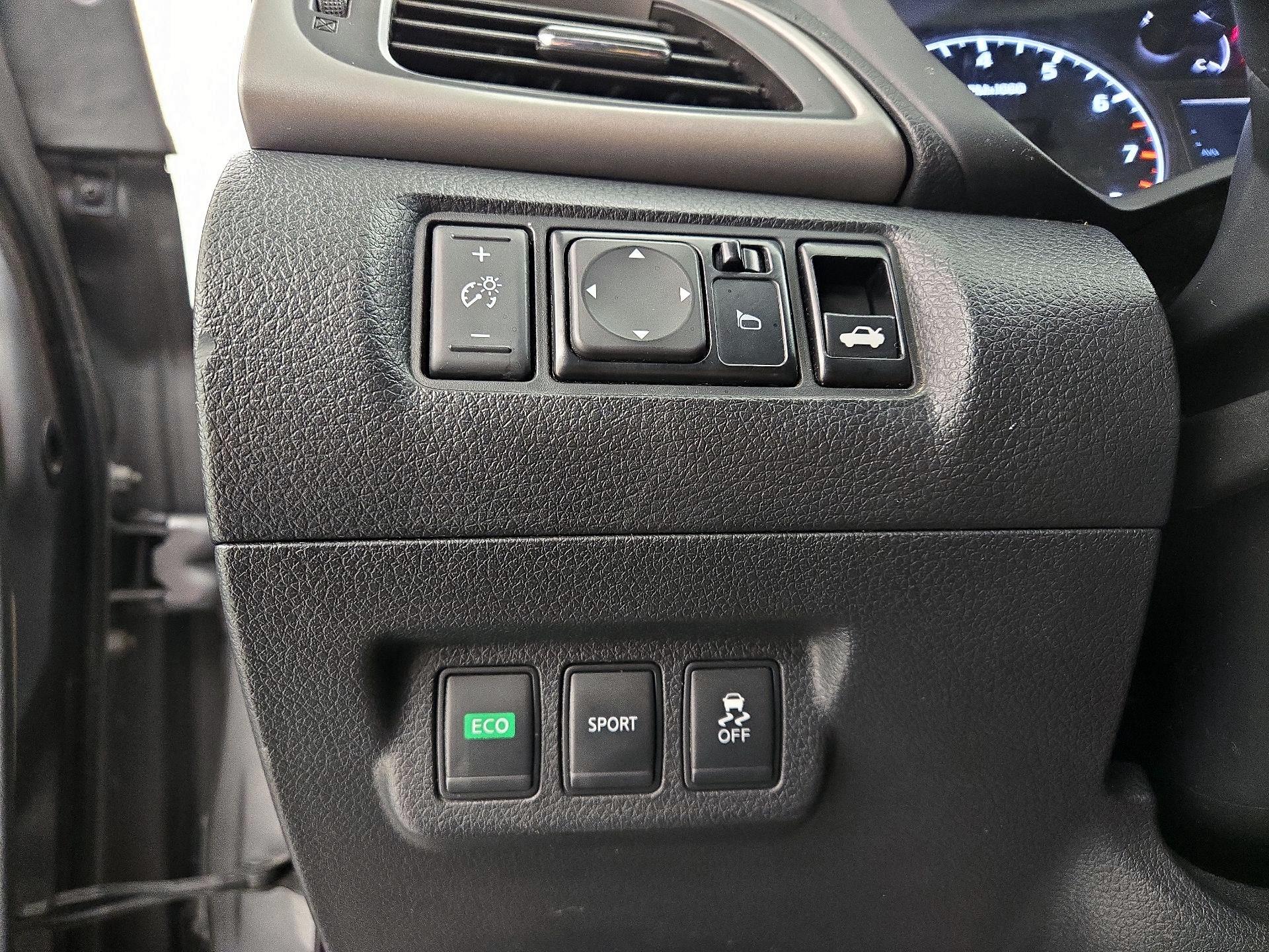 Thumbnail: 2015 Nissan Sentra - 13