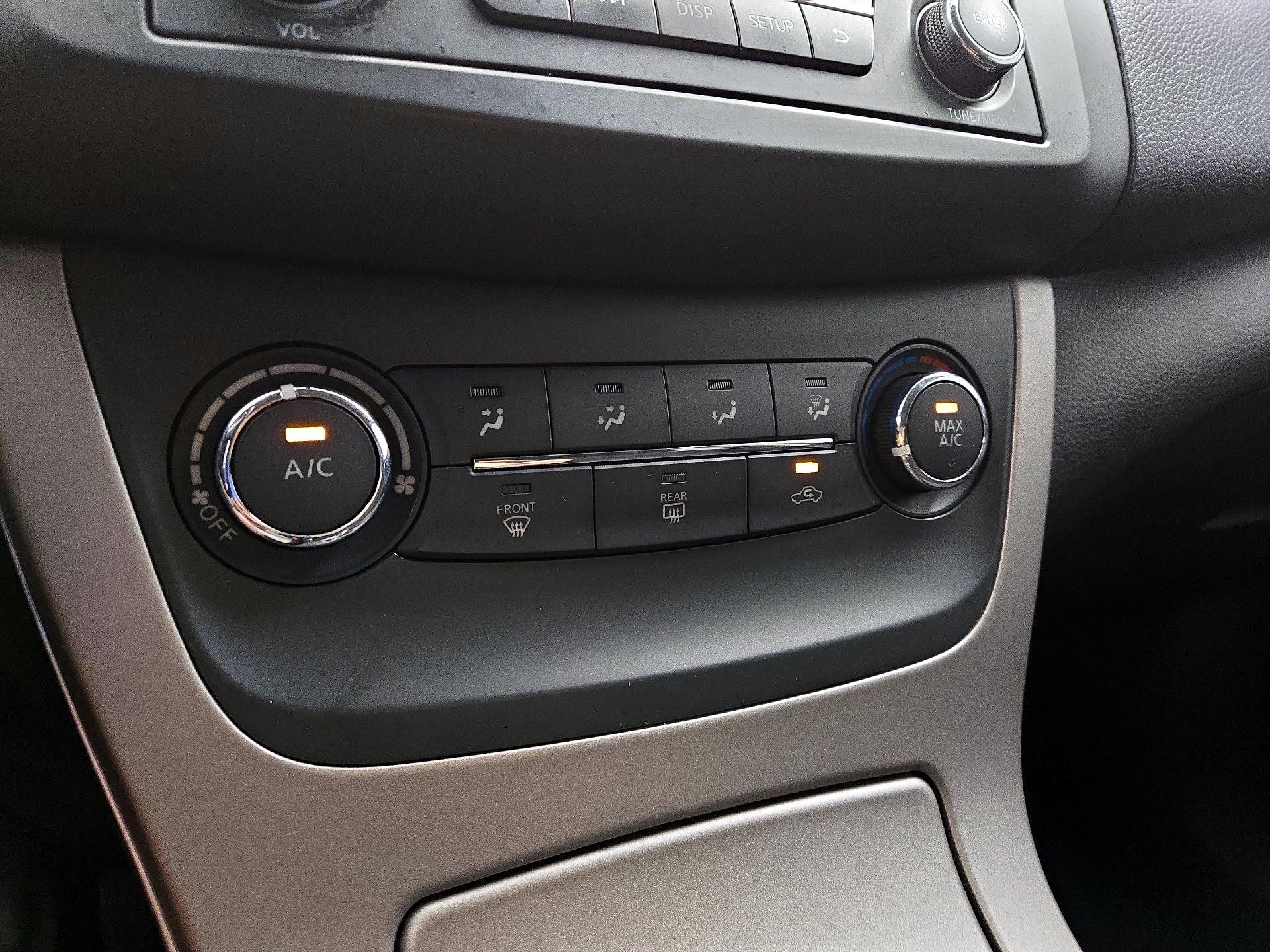 Thumbnail: 2015 Nissan Sentra - 15