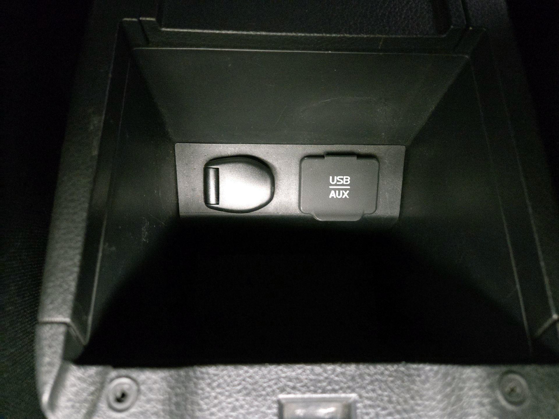 Thumbnail: 2015 Nissan Sentra - 17