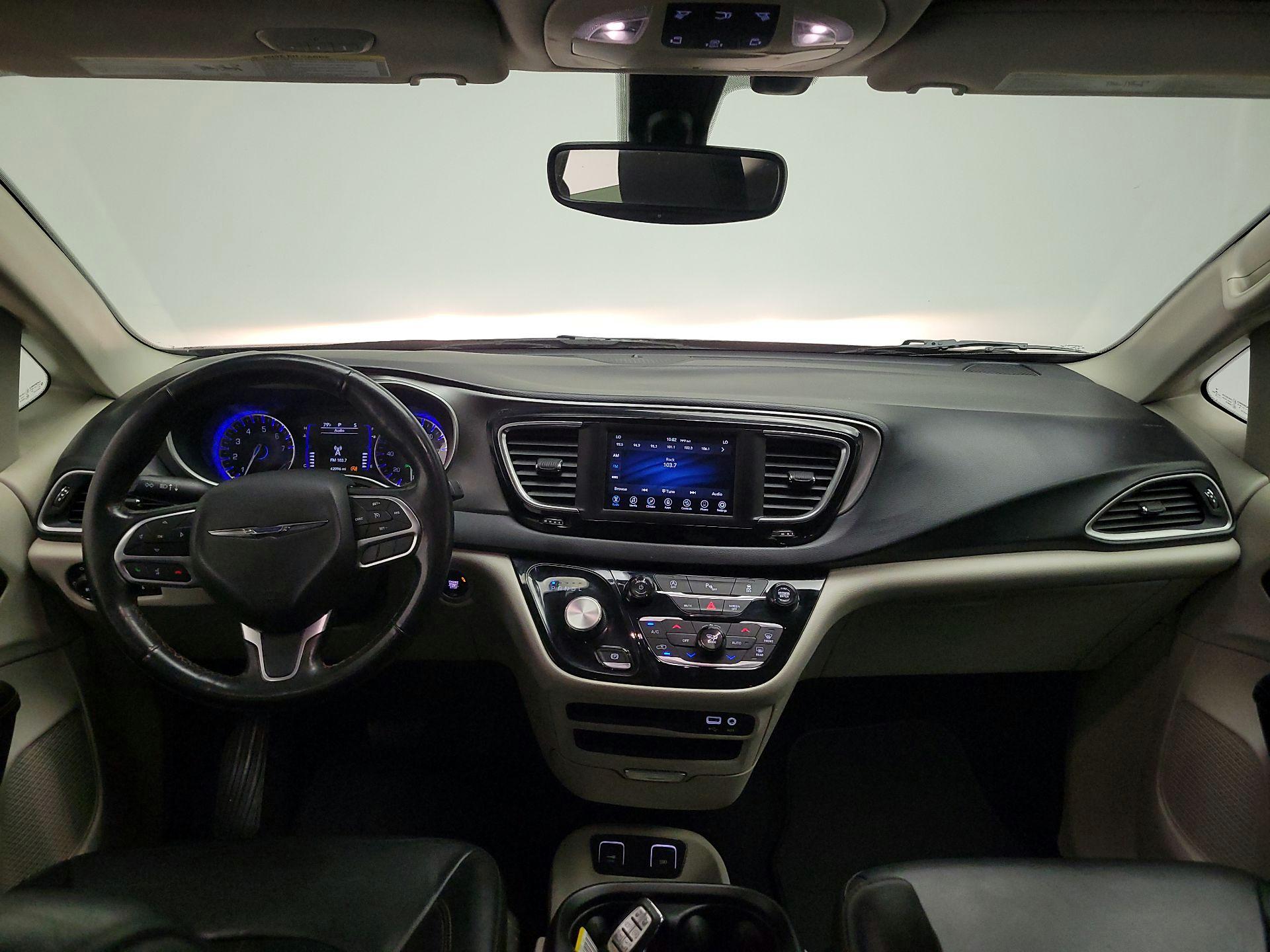 Thumbnail: 2020 Chrysler Pacifica - 9