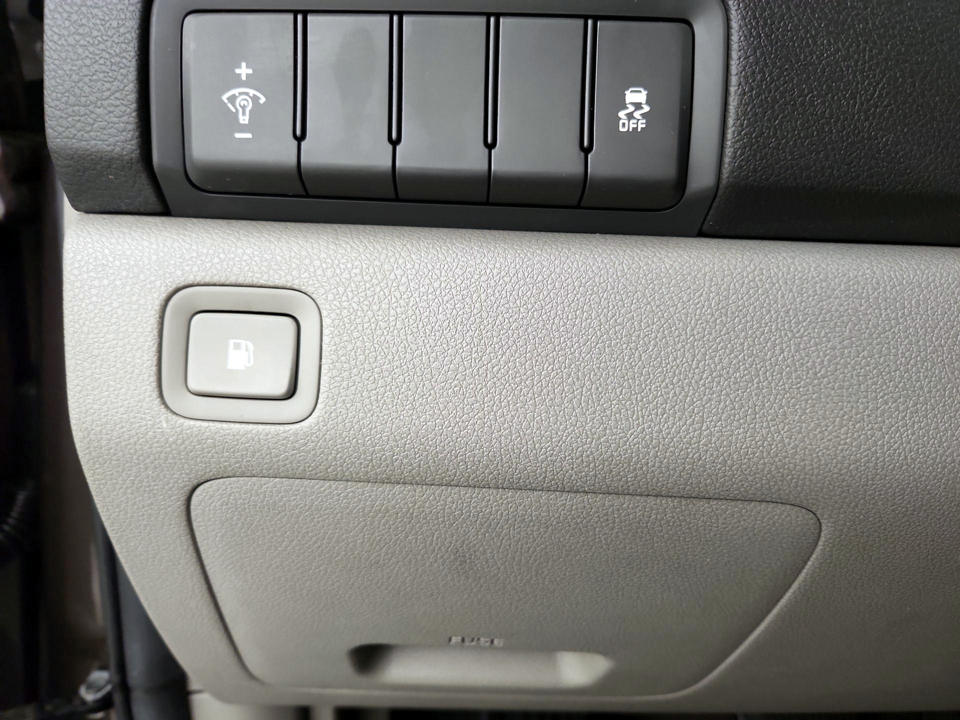 Thumbnail: 2016 Kia Sedona - 13
