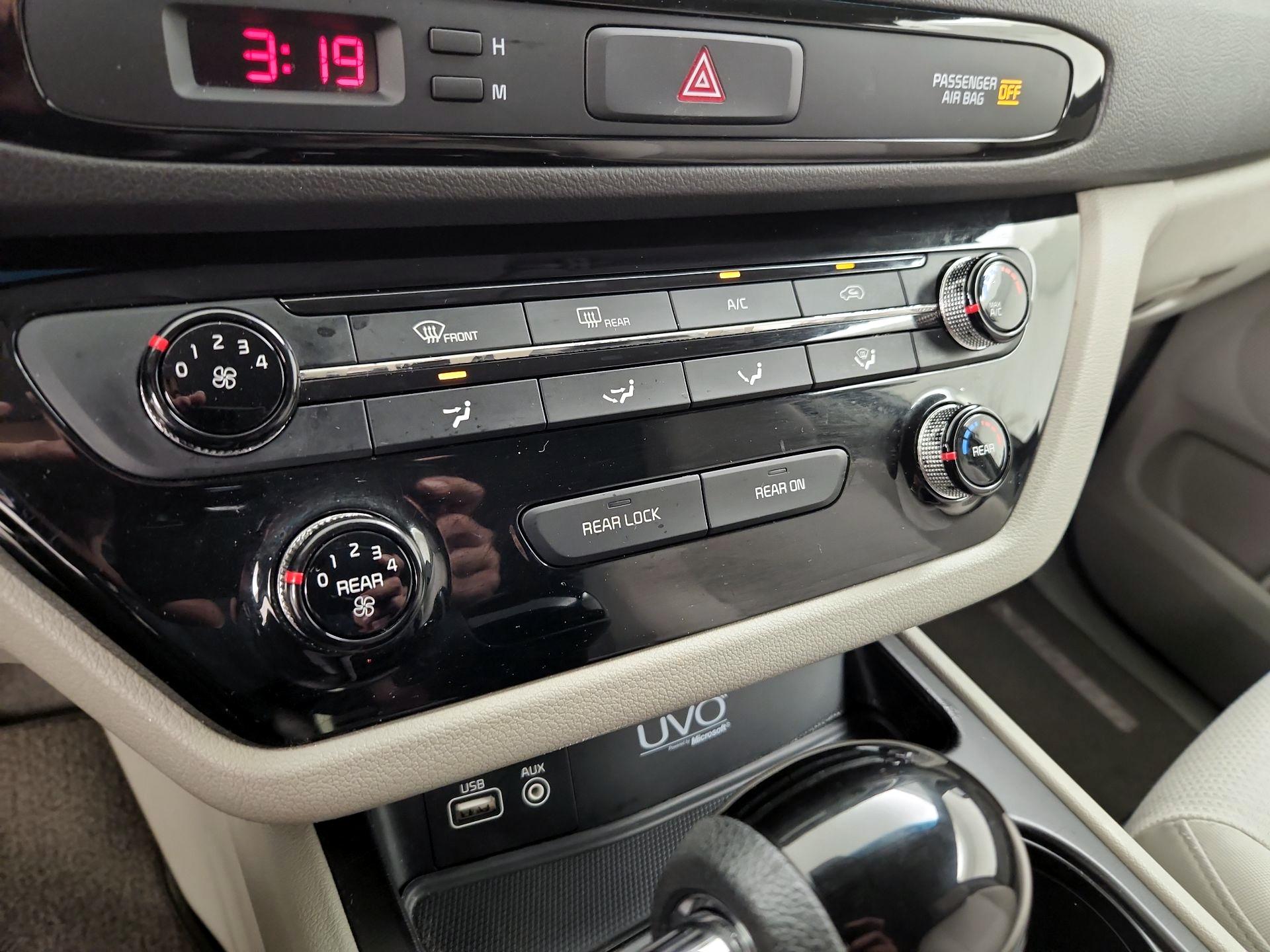 Thumbnail: 2016 Kia Sedona - 16