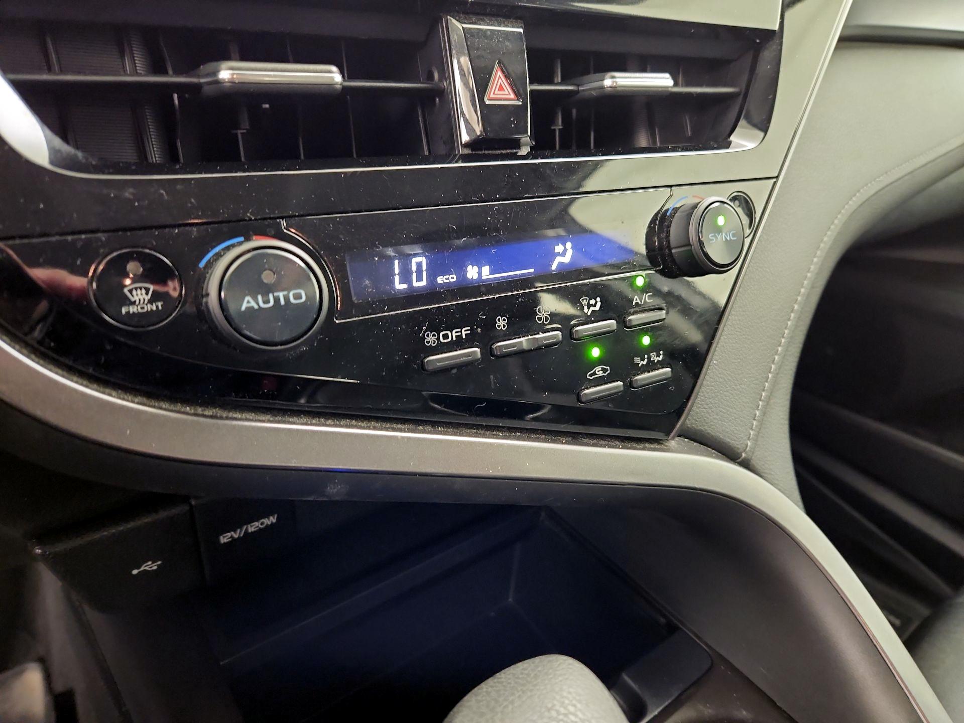 Thumbnail: 2021 Toyota Camry - 16