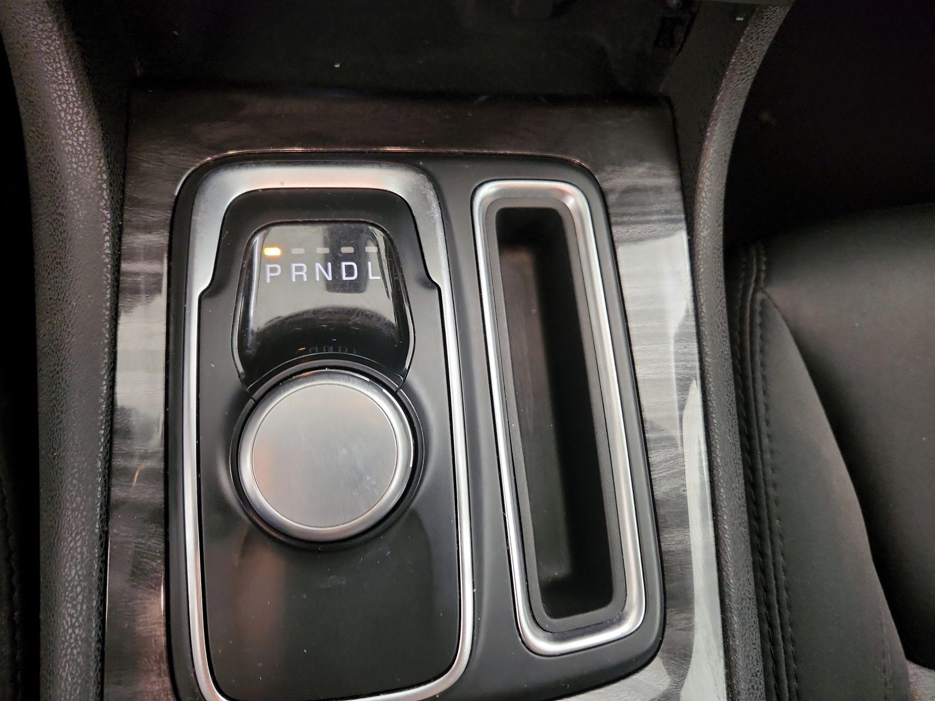 Thumbnail: 2019 Chrysler 300 - 17