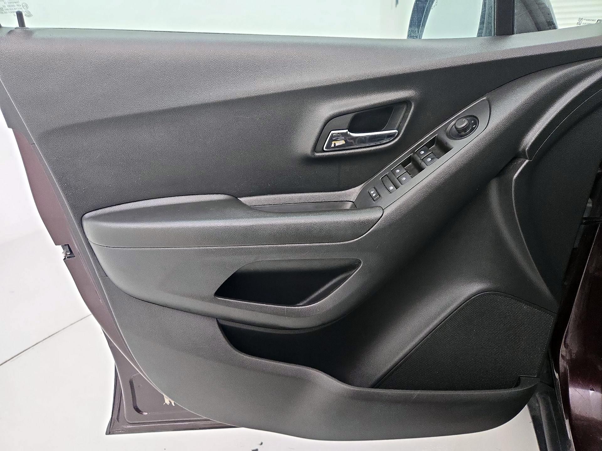 Thumbnail: 2022 Chevrolet Trax - 12