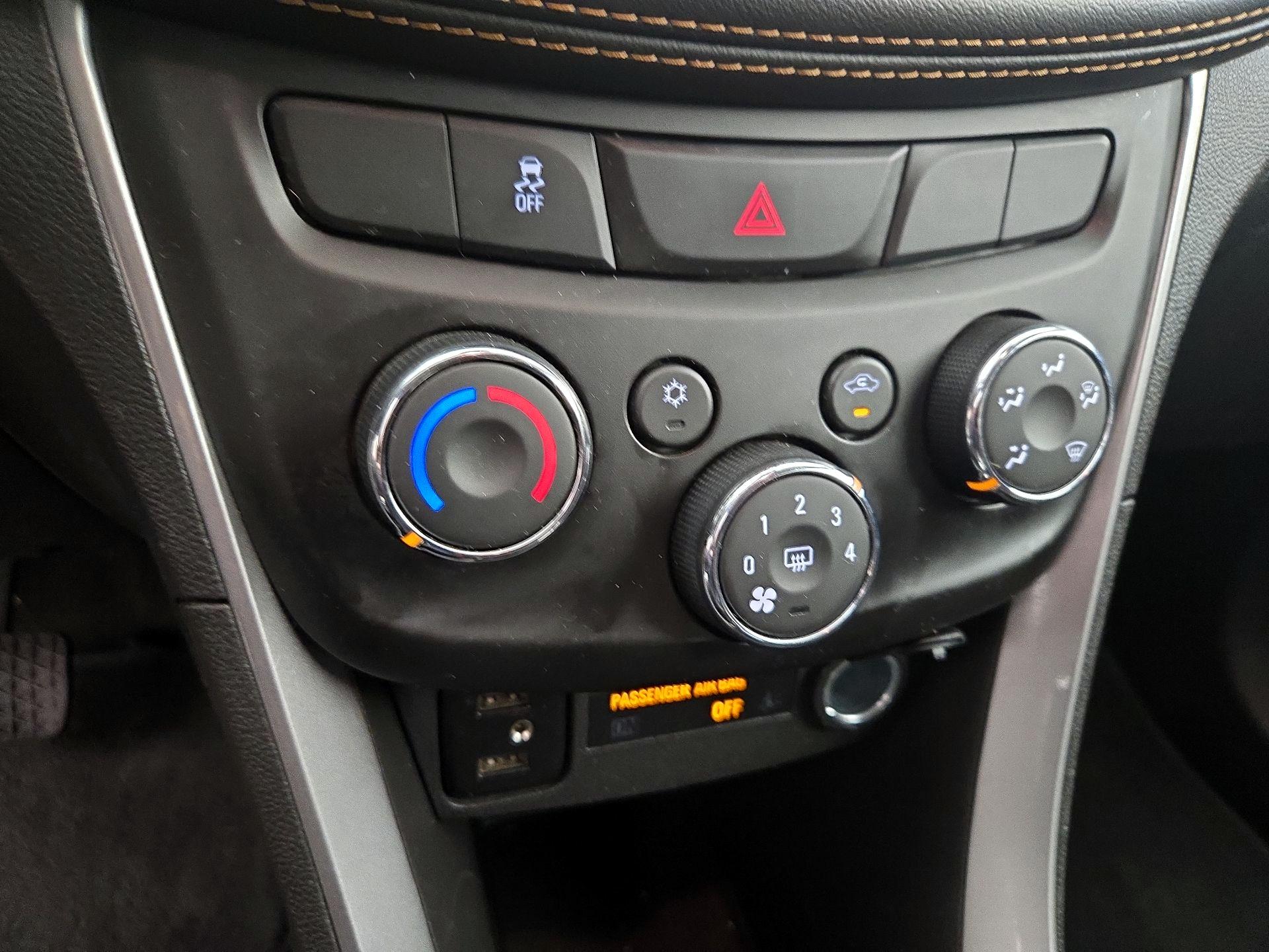 Thumbnail: 2022 Chevrolet Trax - 16
